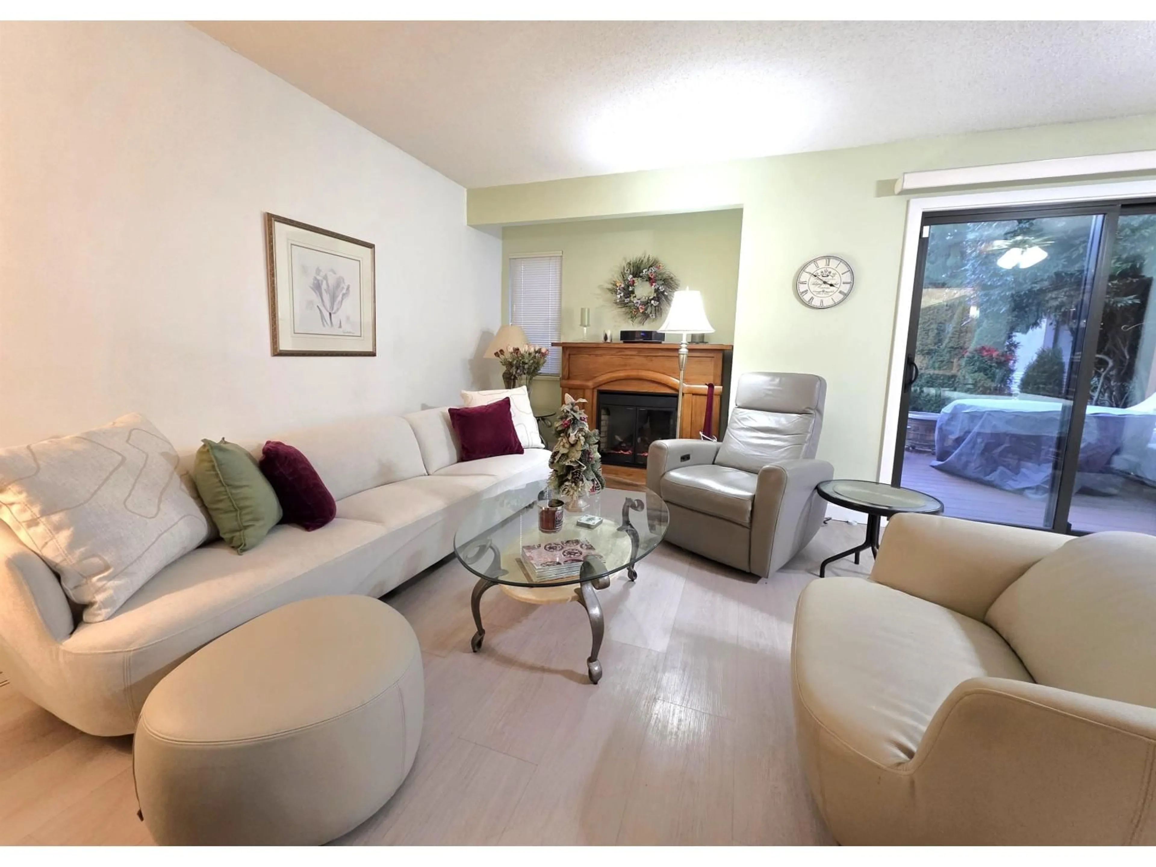 Living room with furniture, unknown for 20 - 9955 140 STREET, Surrey British Columbia V3T4M4