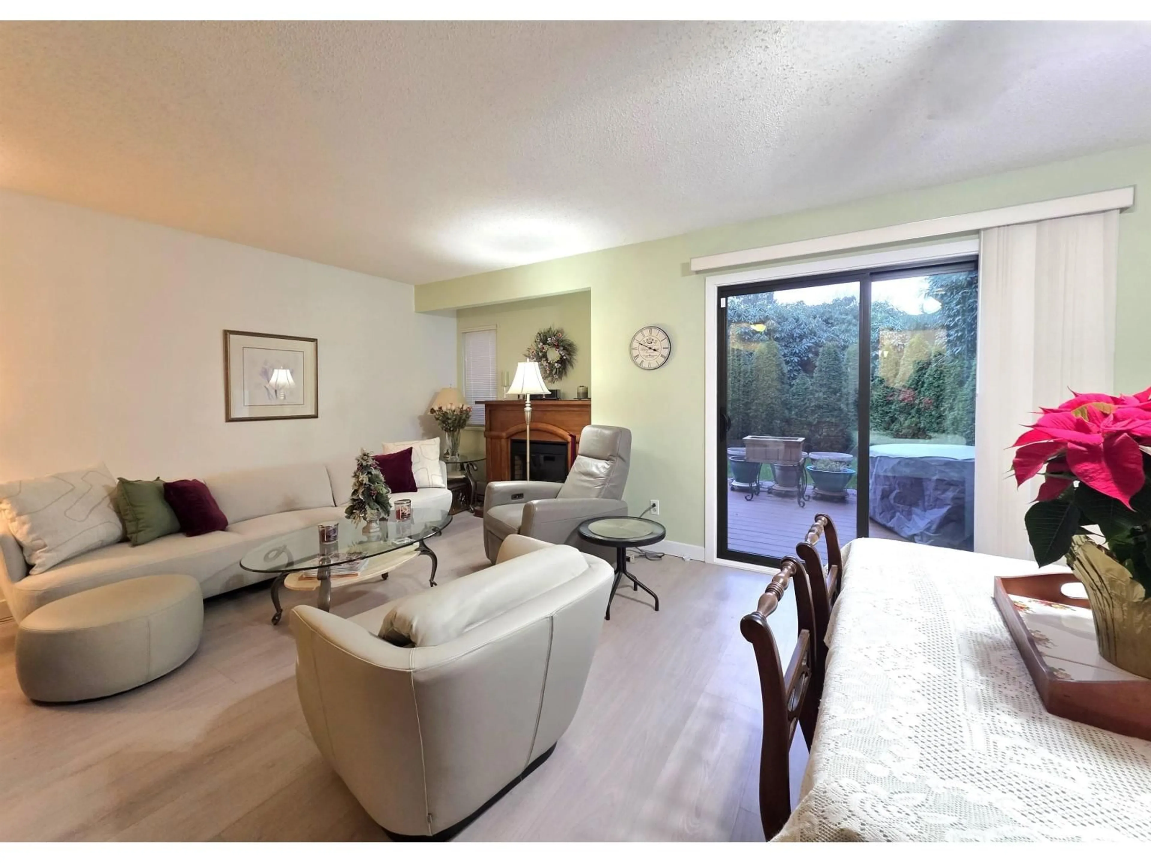 Living room with furniture, unknown for 20 - 9955 140 STREET, Surrey British Columbia V3T4M4