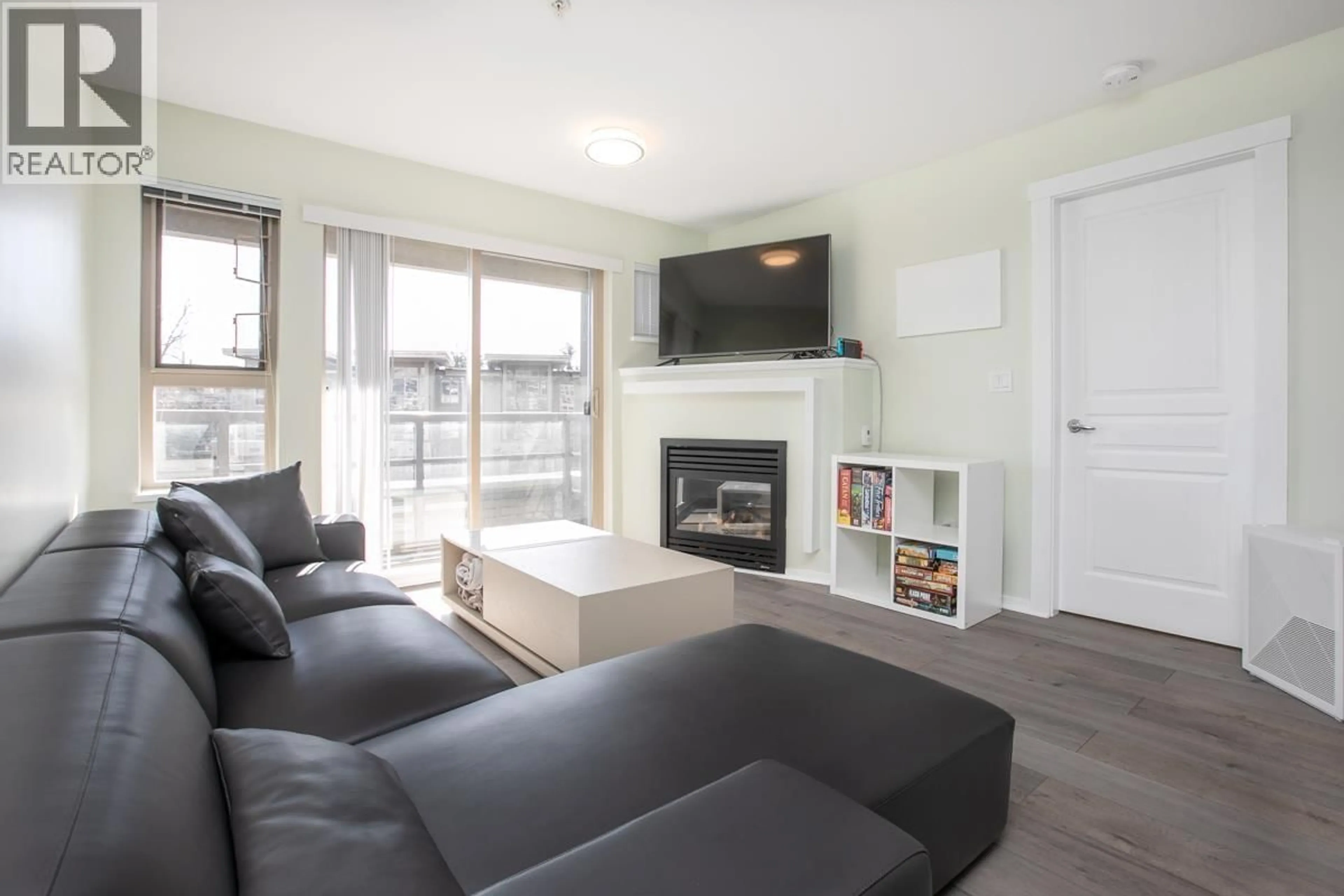 Living room with furniture, wood/laminate floor for 401 - 9319 UNIVERSITY CRESCENT, Burnaby British Columbia V5A4Y5