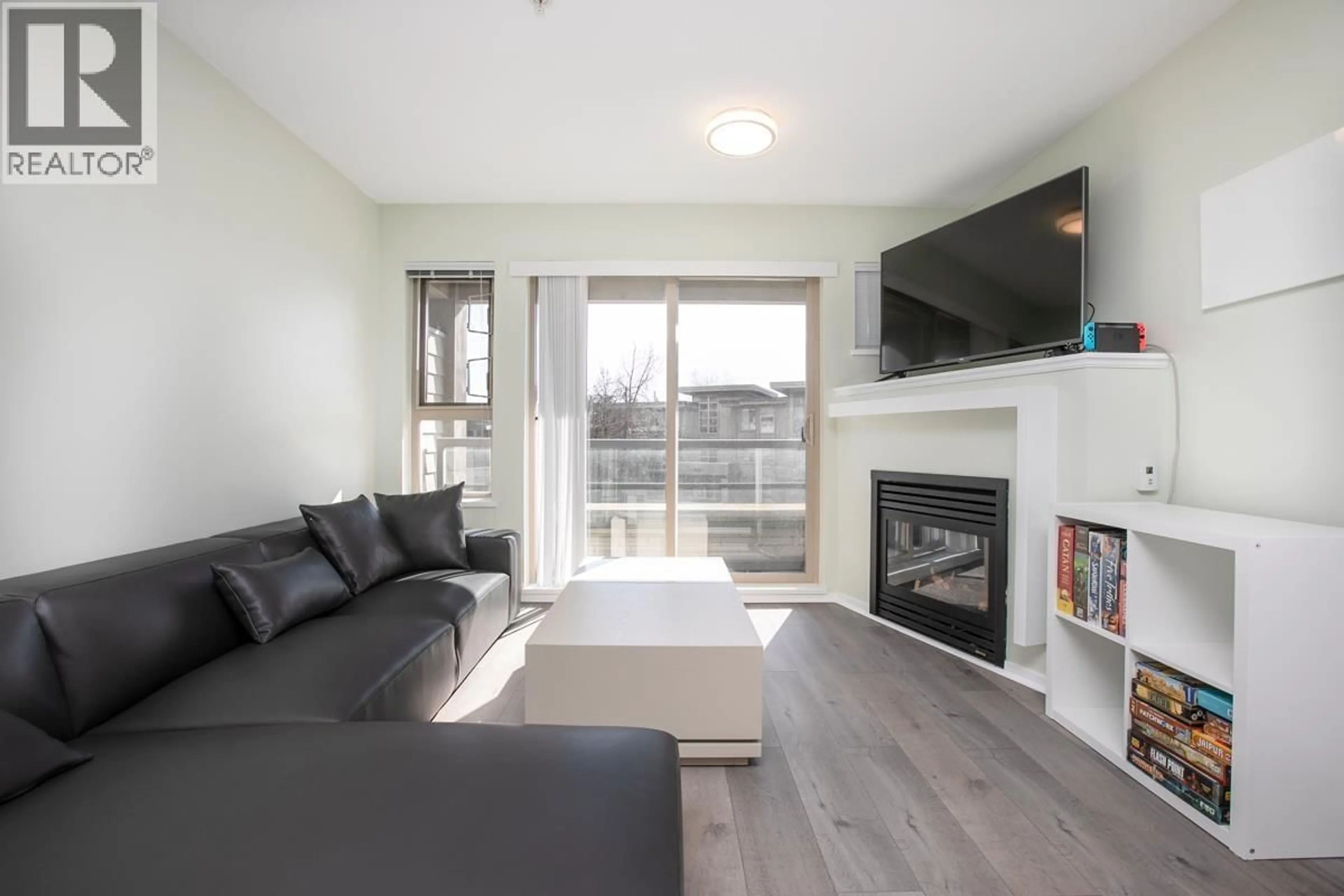 Living room with furniture, wood/laminate floor for 401 - 9319 UNIVERSITY CRESCENT, Burnaby British Columbia V5A4Y5