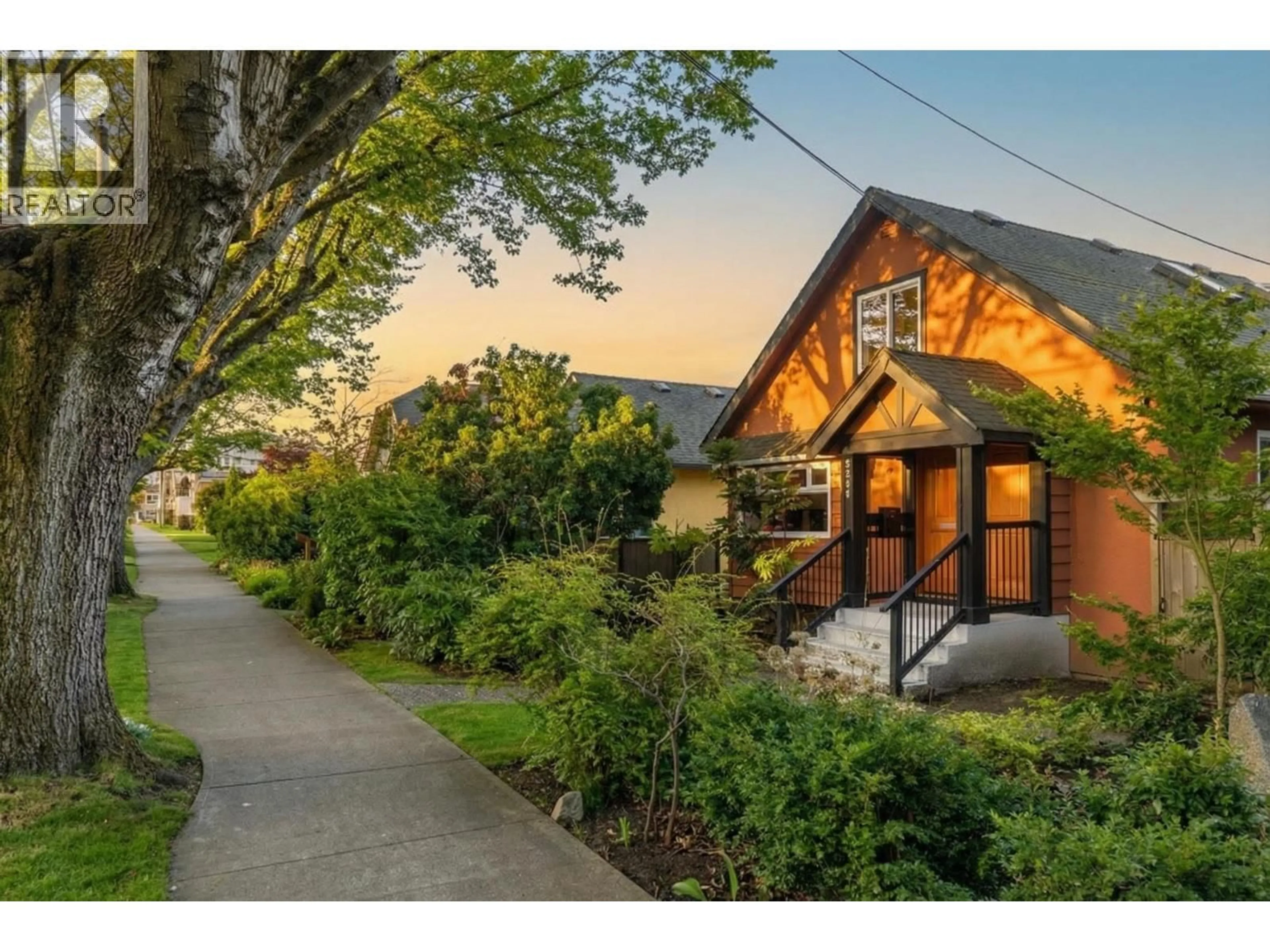 Unknown for 2268 7TH AVENUE, Vancouver British Columbia V5N1S7