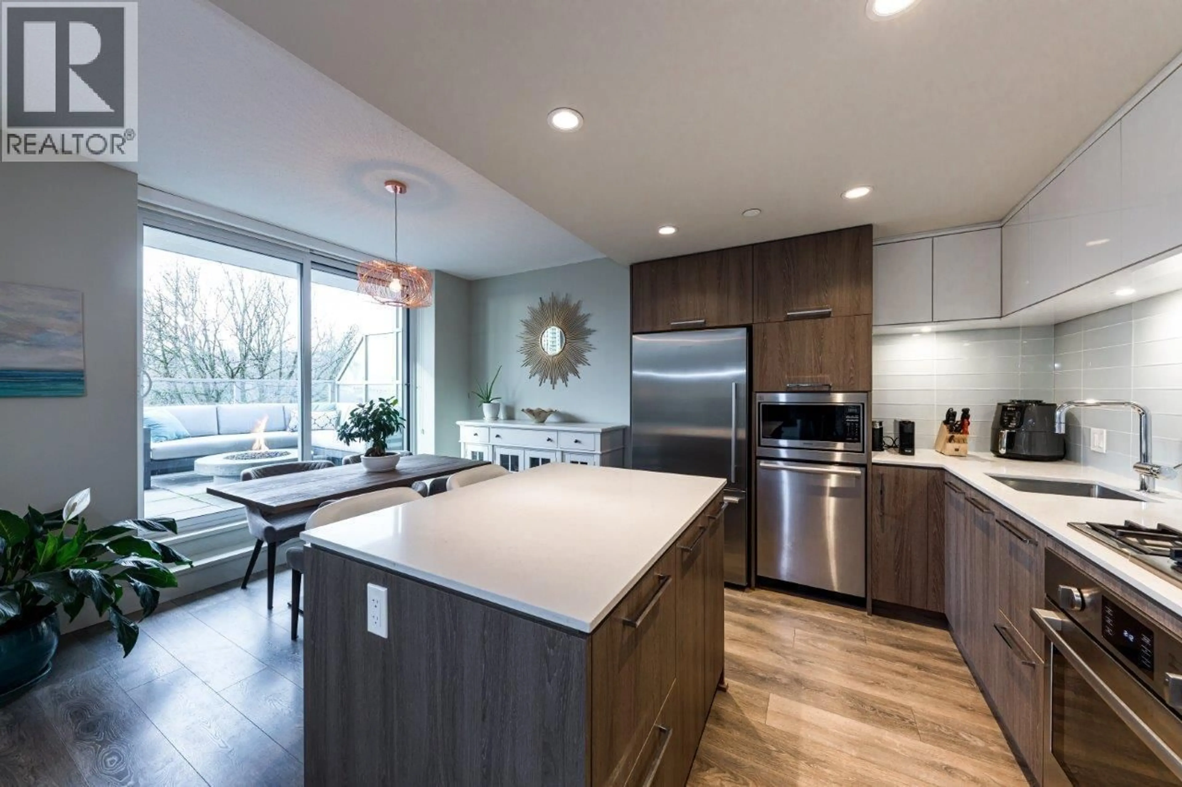Contemporary kitchen, wood/laminate floor for 608 - 680 SEYLYNN CRESCENT, North Vancouver British Columbia V7J0B5