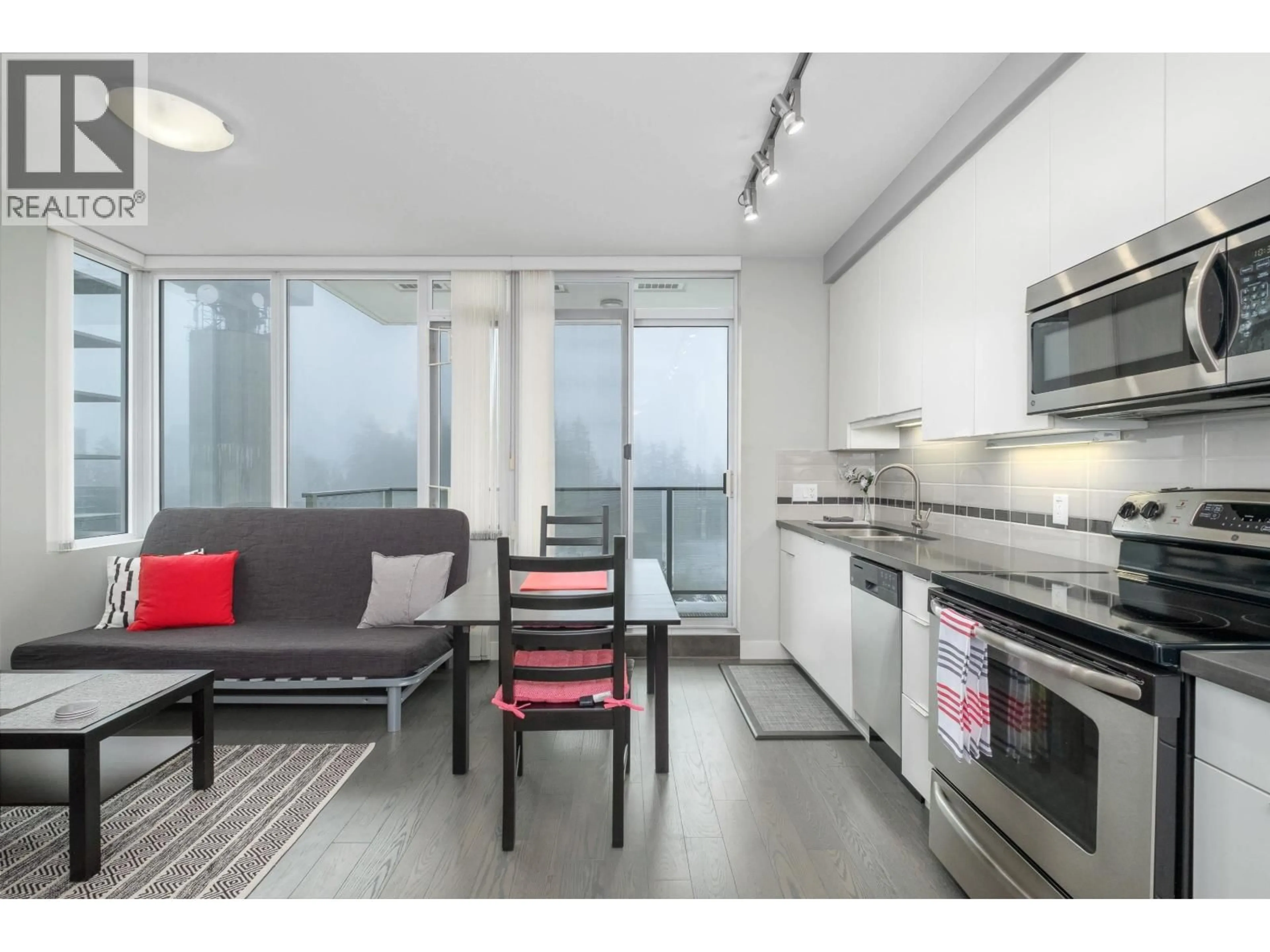 Standard kitchen, wood/laminate floor for 708 - 9025 HIGHLAND COURT, Burnaby British Columbia V5A0A8