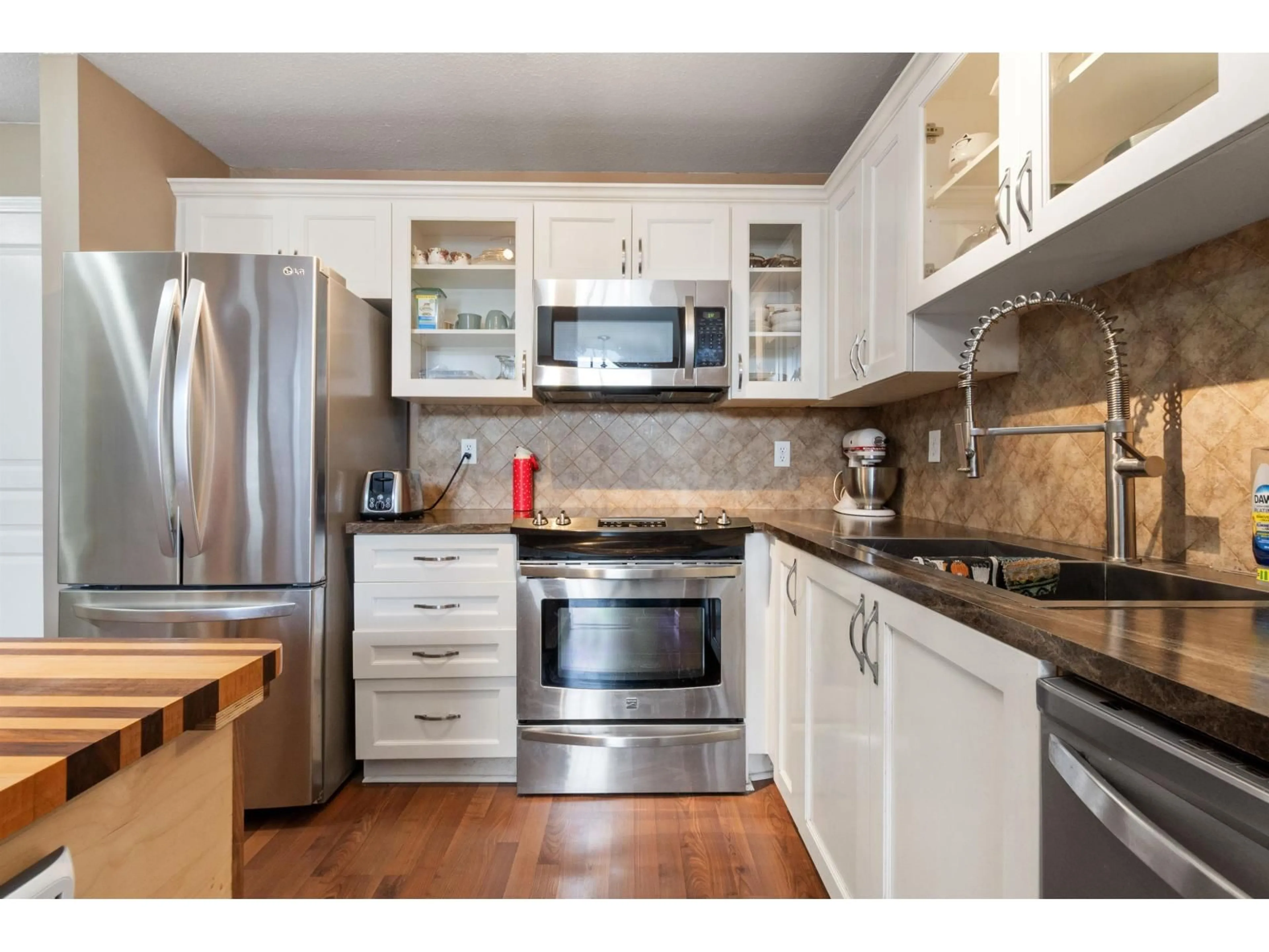 Standard kitchen, unknown for 418 - 33478 ROBERTS AVENUE, Abbotsford British Columbia V2S8E1