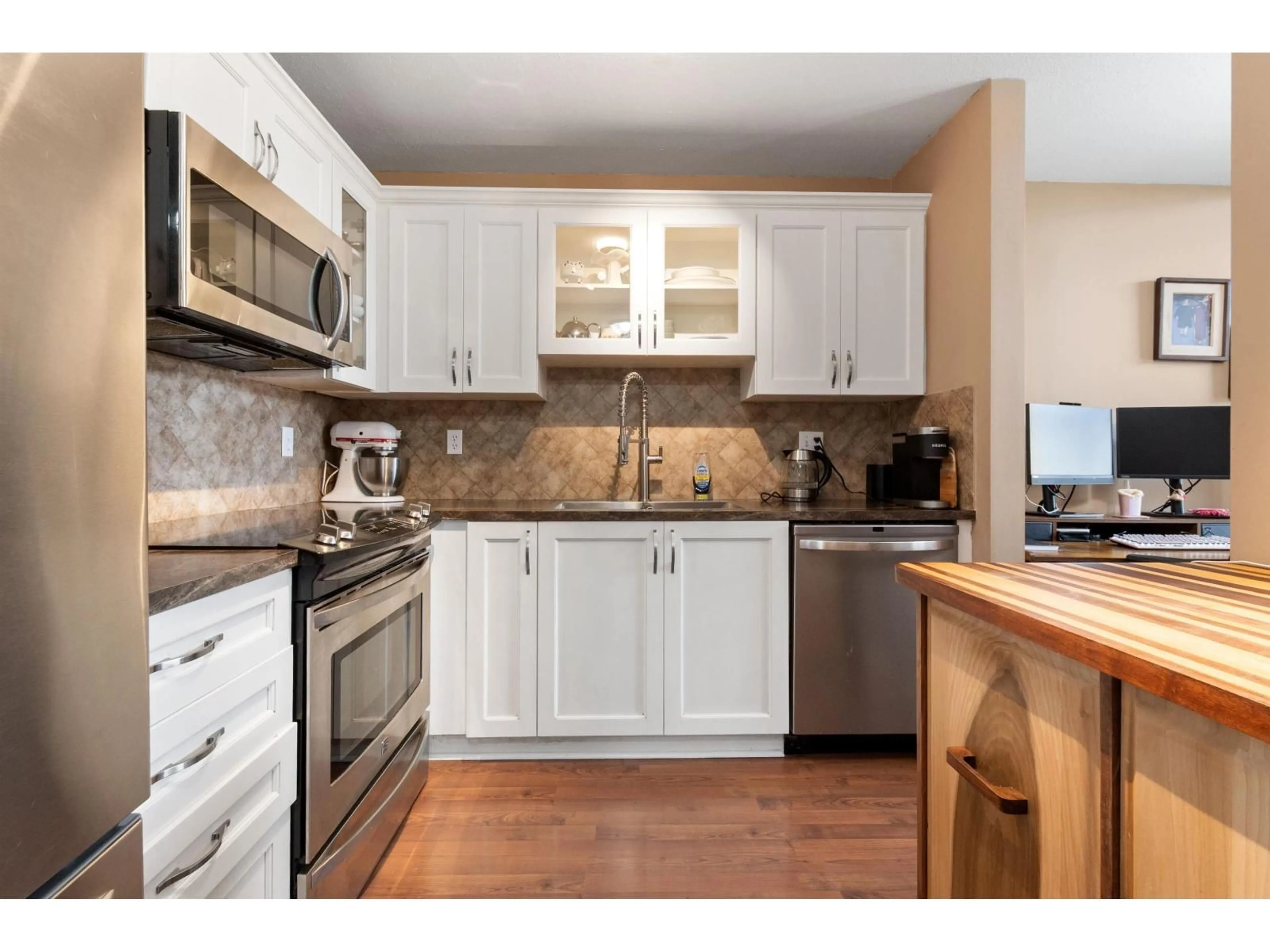 Standard kitchen, unknown for 418 - 33478 ROBERTS AVENUE, Abbotsford British Columbia V2S8E1
