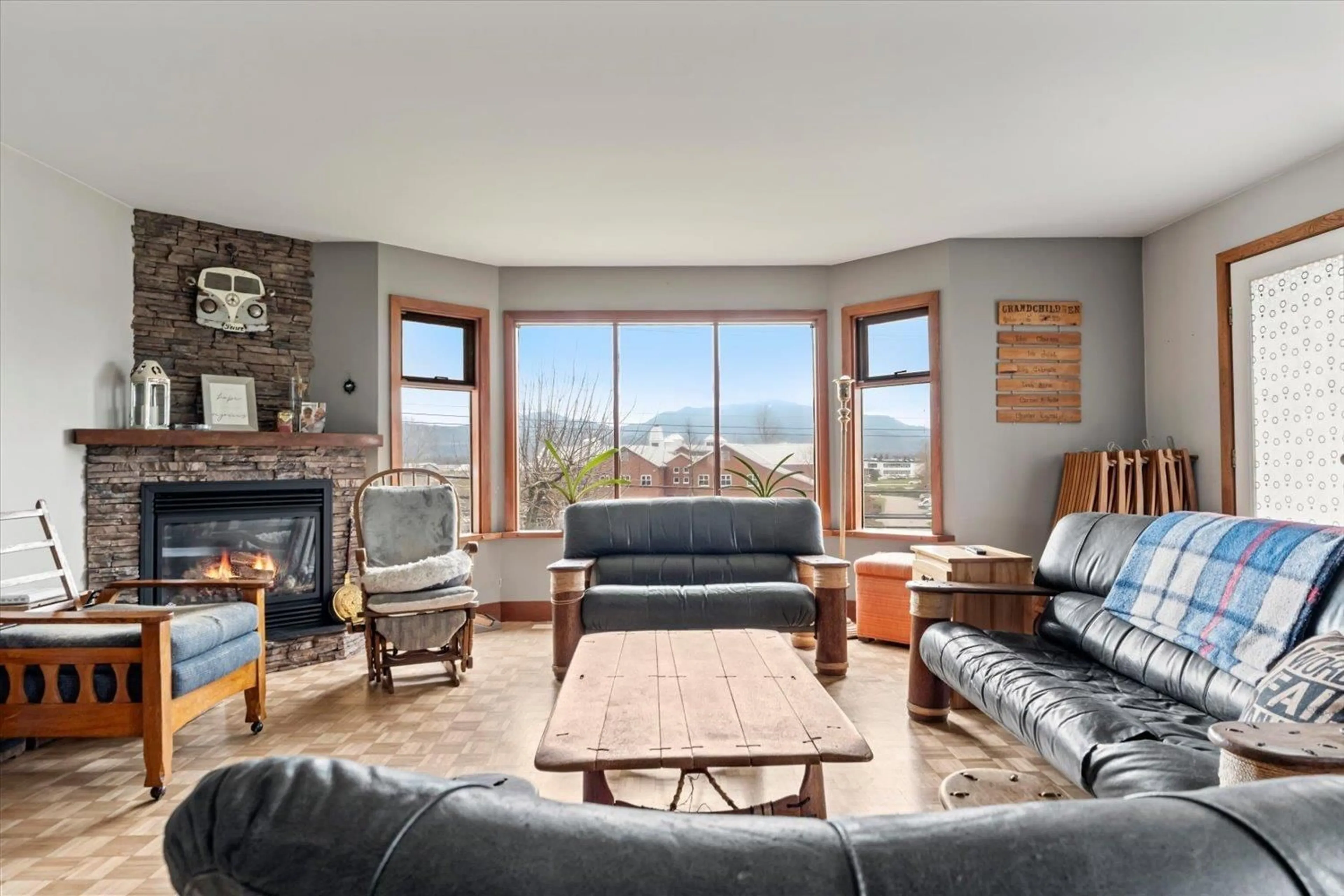 Living room with furniture, unknown for 35317 DELAIR ROAD, Abbotsford British Columbia V3G2E2