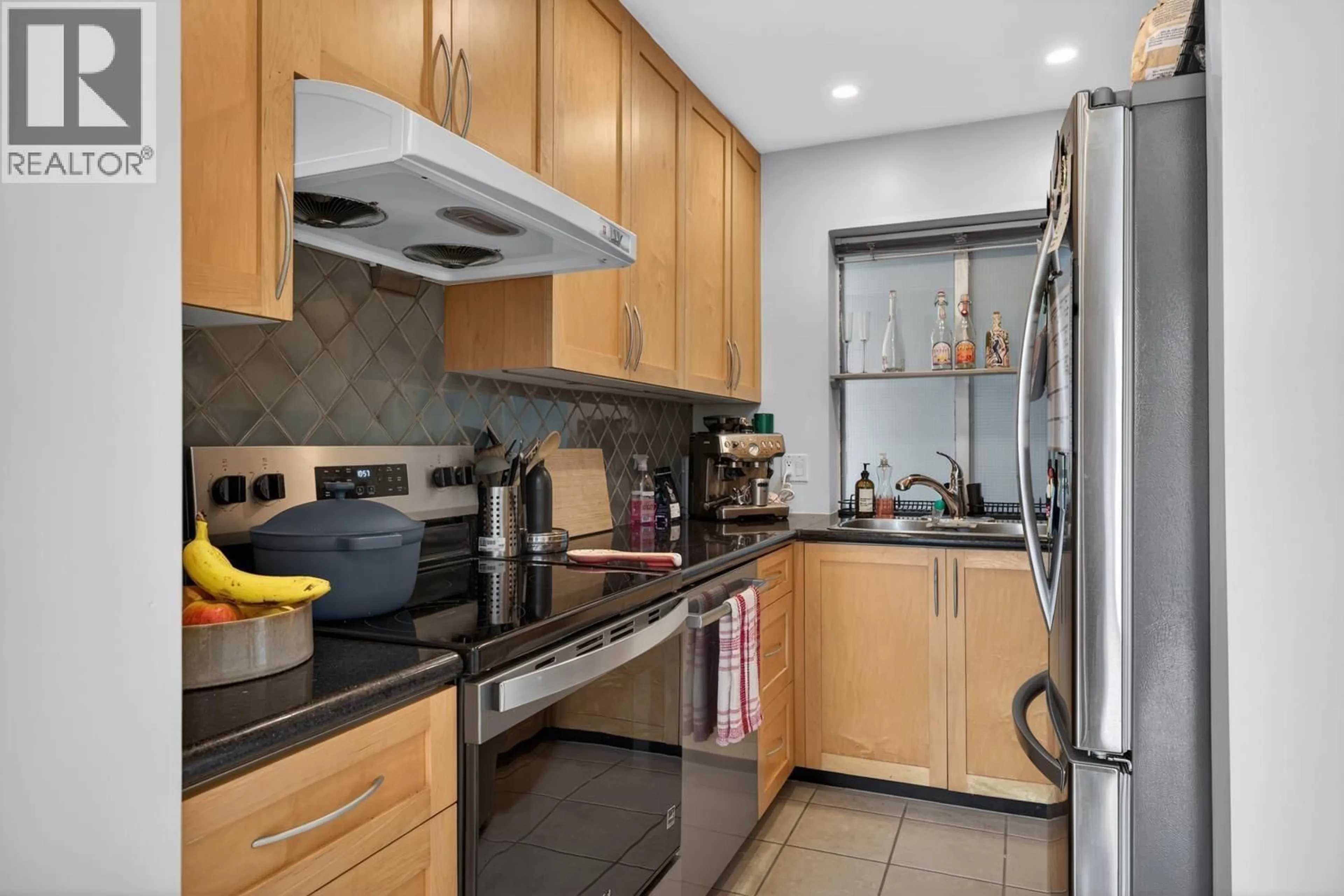 Standard kitchen, unknown for 311 - 1922 7TH AVENUE, Vancouver British Columbia V6J1T1