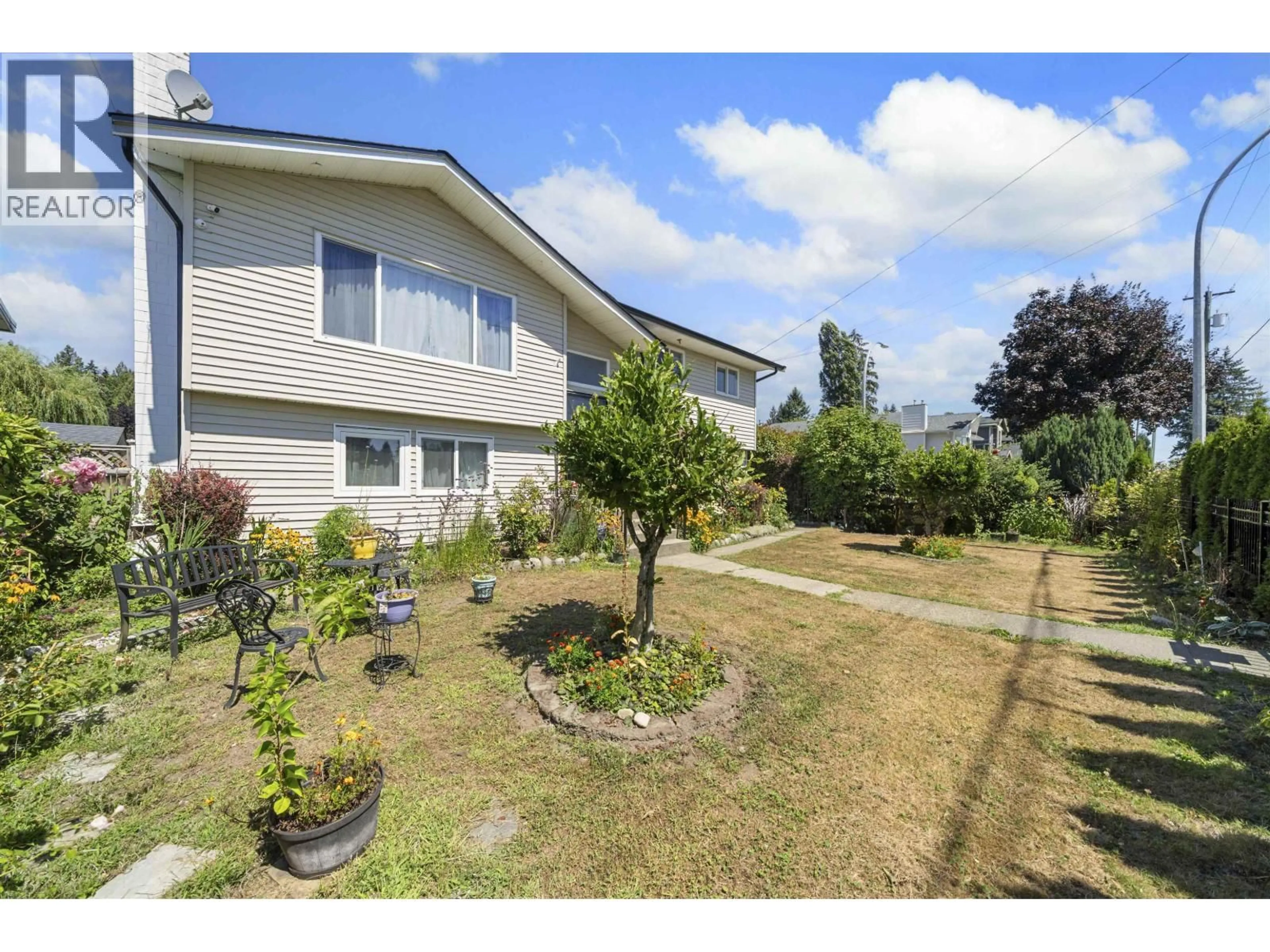 A pic from outside/outdoor area/front of a property/back of a property/a pic from drone, street for 1121 PRAIRIE AVENUE, Port Coquitlam British Columbia V3B1S7