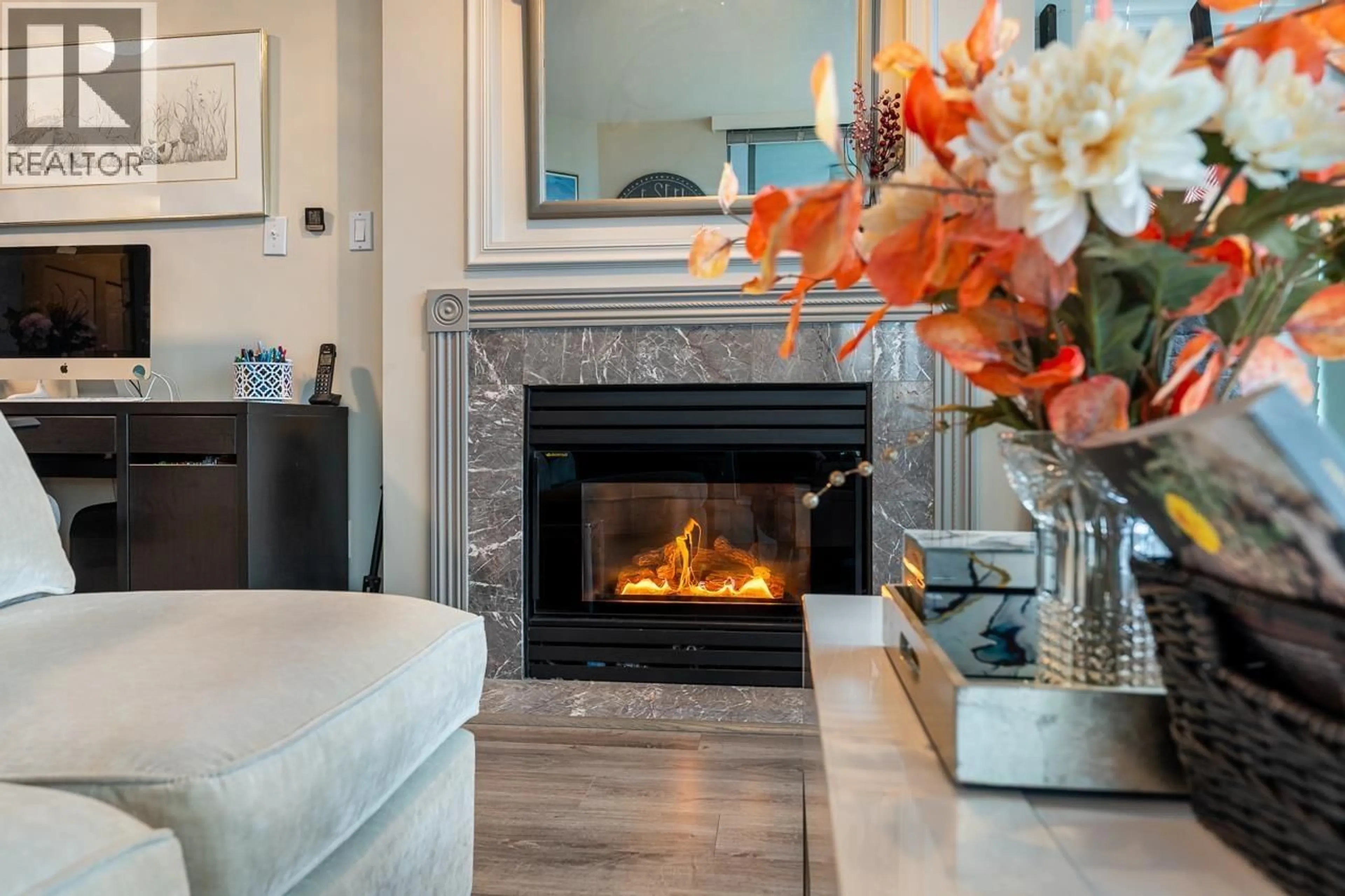 Living room with furniture, unknown for 903 - 140 14TH STREET, North Vancouver British Columbia V7L2N3