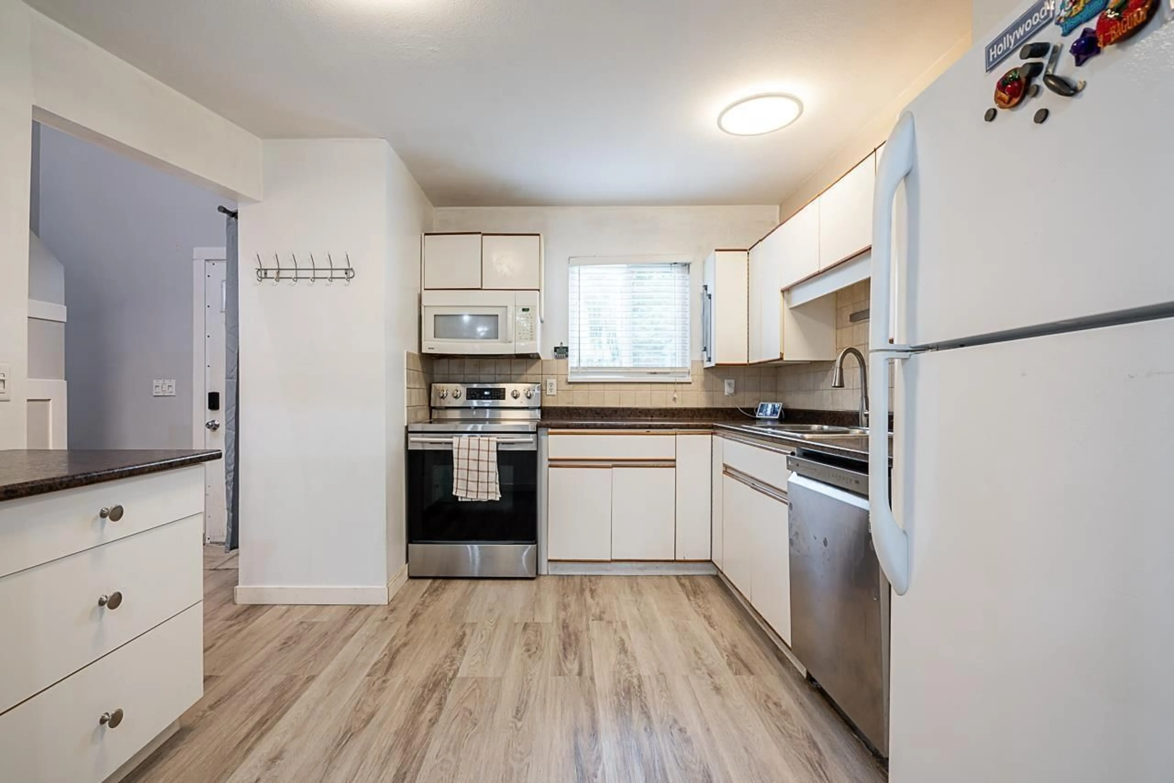 Standard kitchen, unknown for 208 - 13632 67 AVENUE, Surrey British Columbia V3W6X5