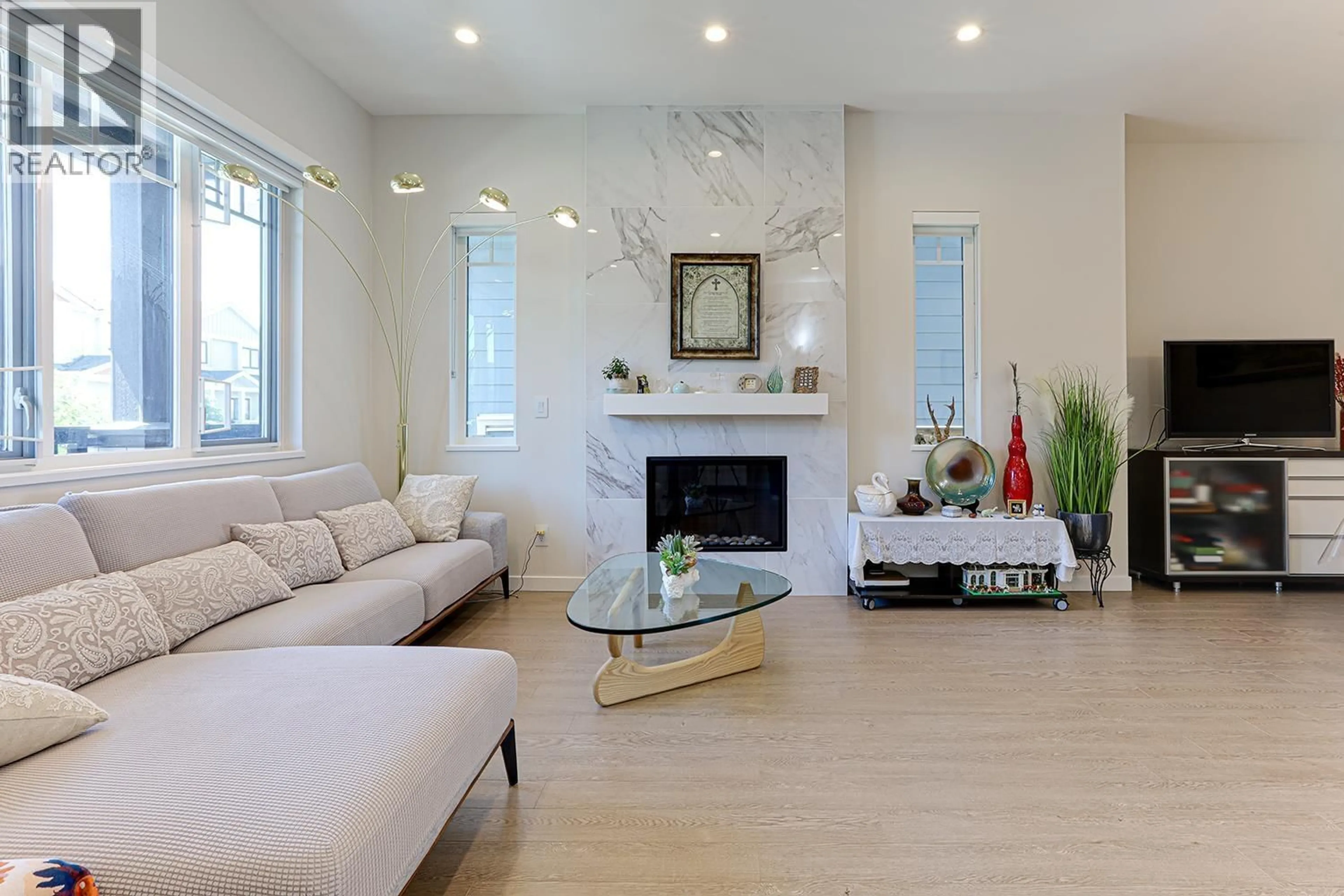 Living room with furniture, unknown for 4705 HAZELNUT WAY, Tsawwassen British Columbia V4M4G2