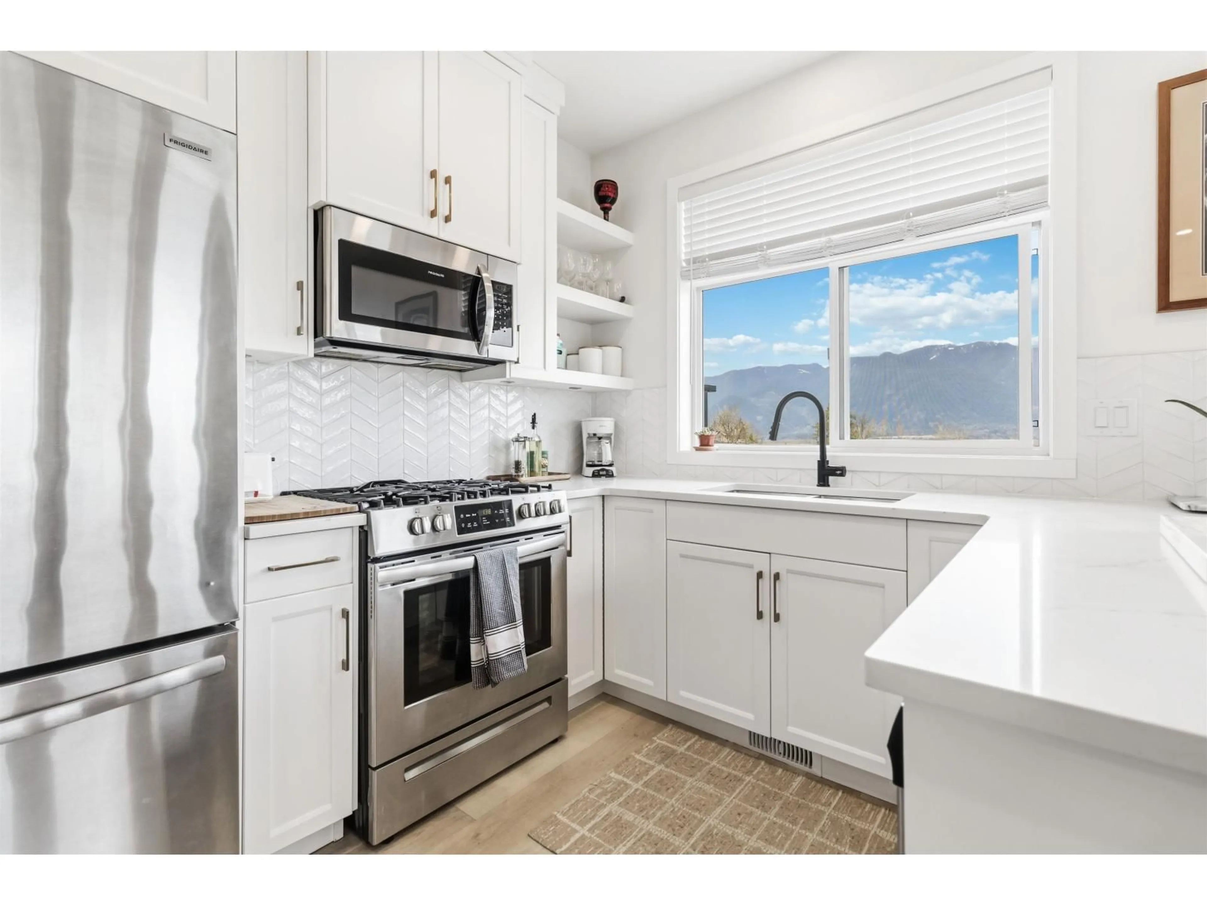 Standard kitchen, unknown for 6 - 43998 CHILLIWACK MOUNTAIN ROAD, Chilliwack British Columbia V2R4A1