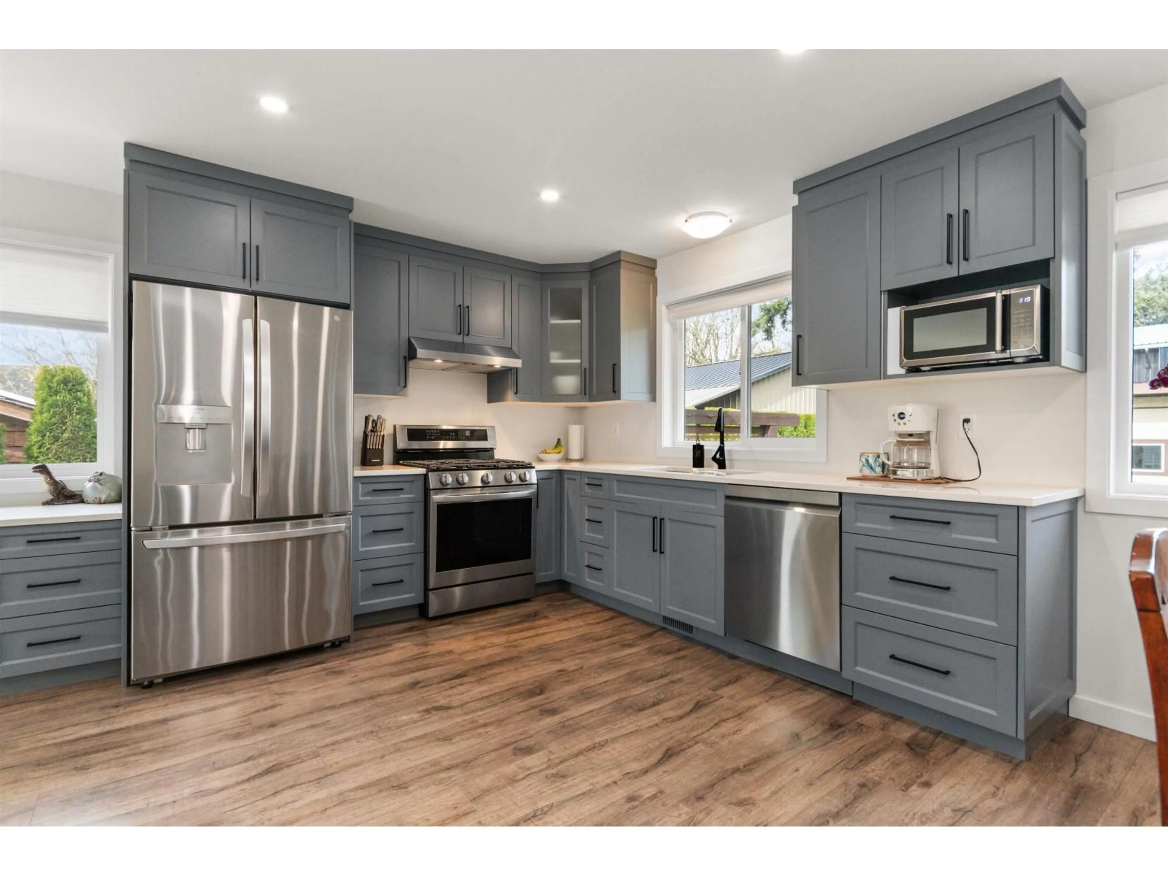Open concept kitchen, wood/laminate floor for 9690 ABERDEEN CRESCENT, Rosedale British Columbia V0X1X0