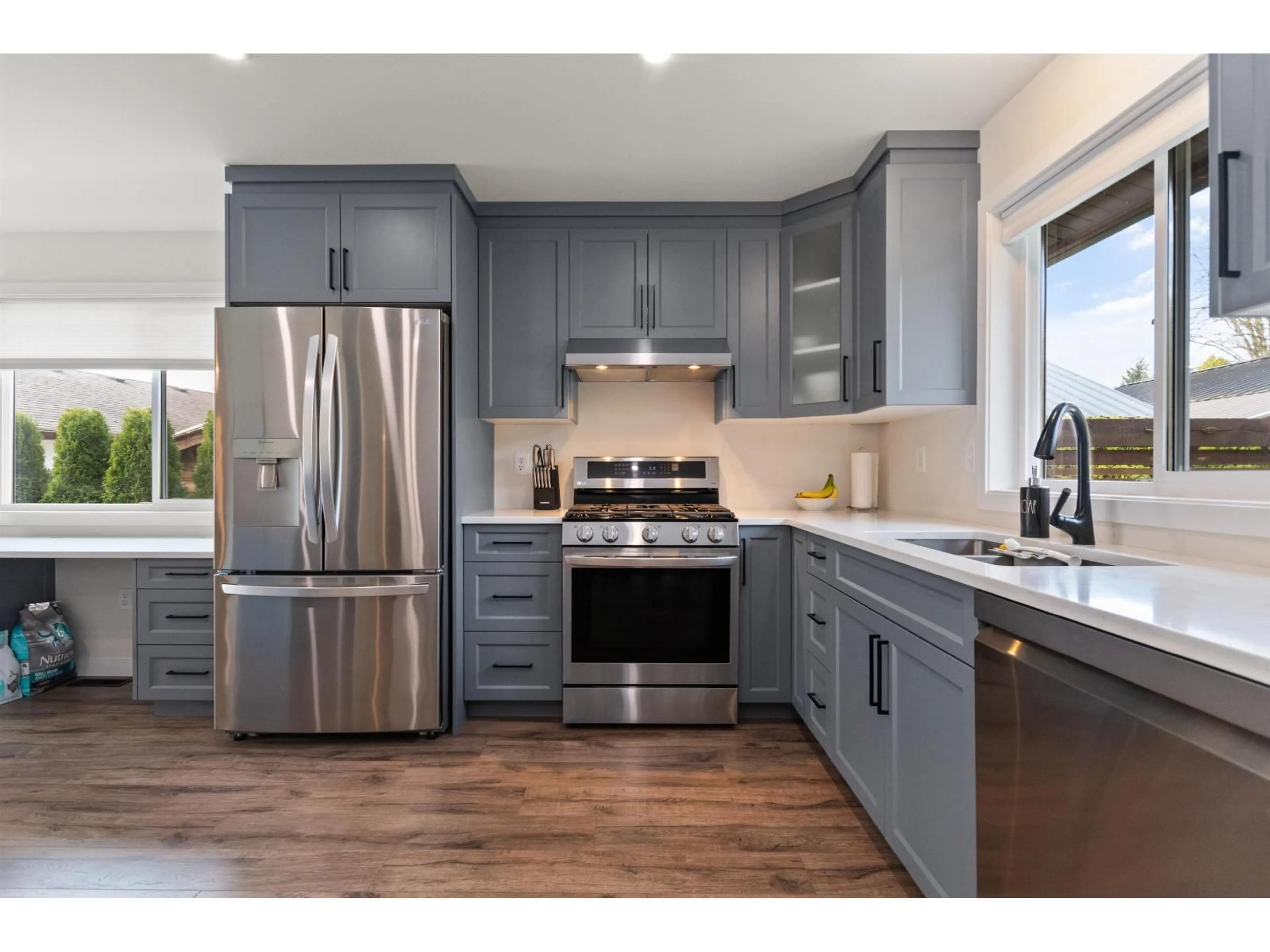 Open concept kitchen, wood/laminate floor for 9690 ABERDEEN CRESCENT, Rosedale British Columbia V0X1X0