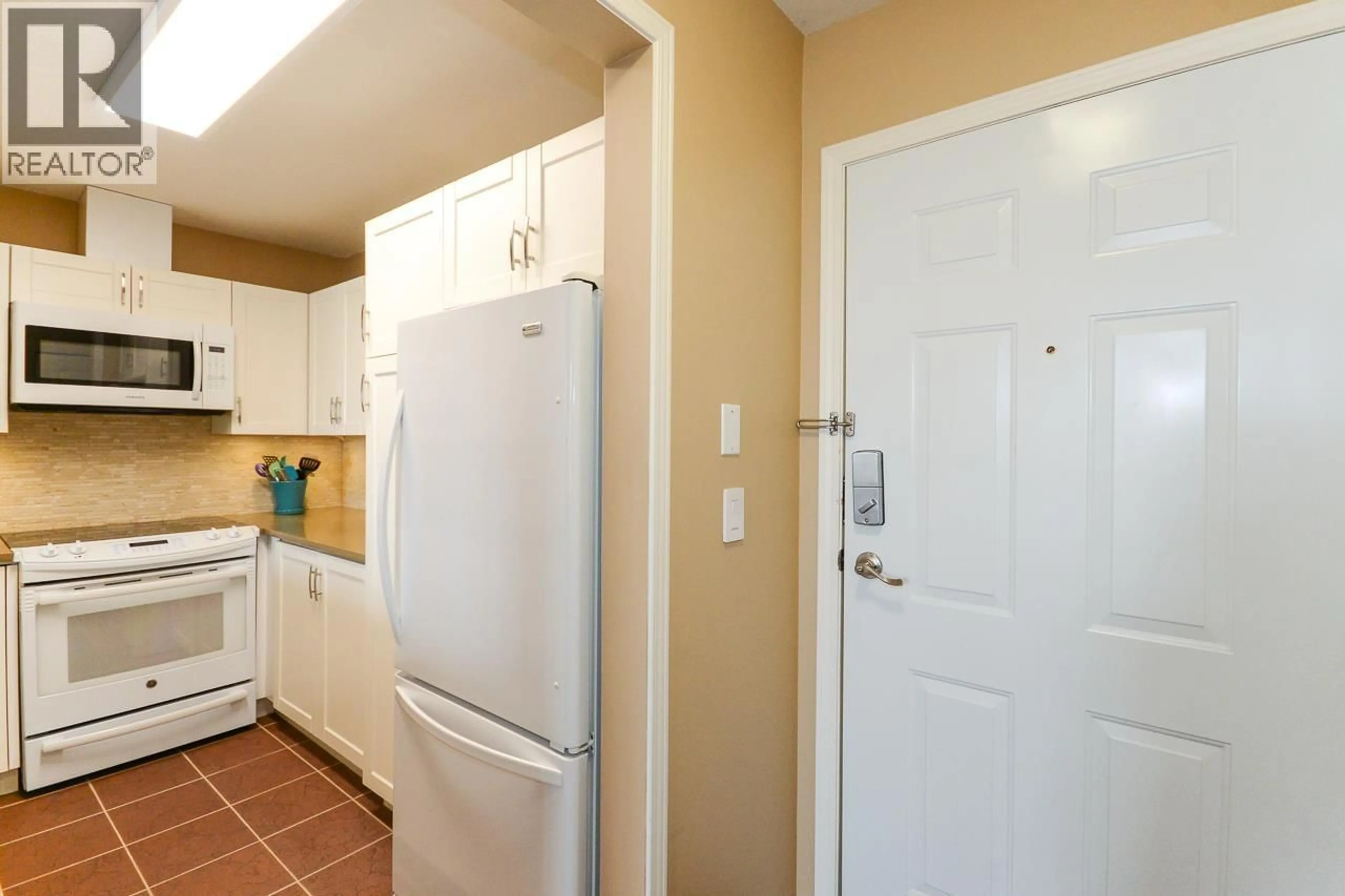 Standard kitchen, ceramic/tile floor for 424 - 5500 ANDREWS ROAD, Richmond British Columbia V7E6M9