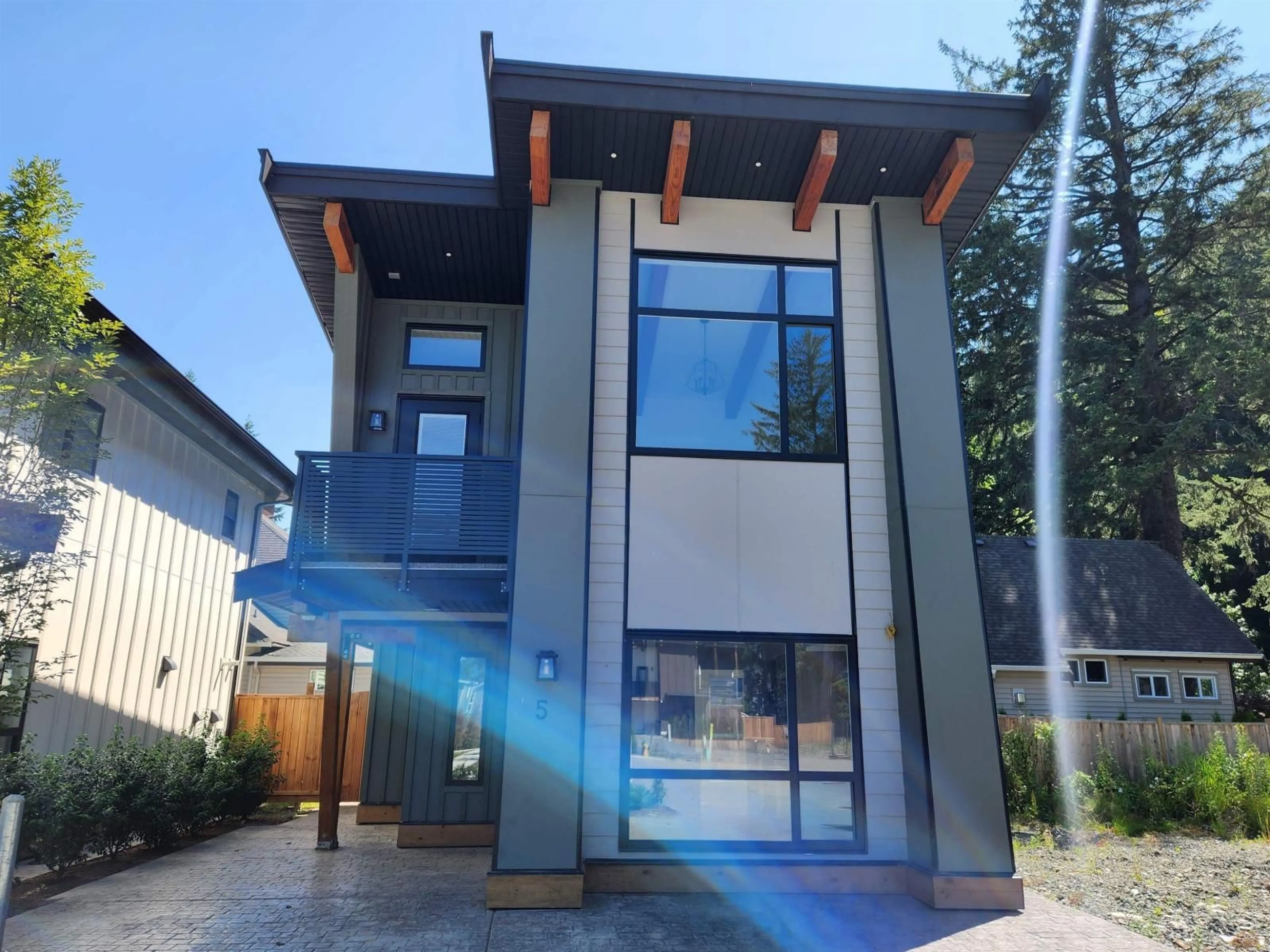 Home with vinyl exterior material, street for 5 - 798 HOT SPRINGS ROAD, Harrison Hot Springs British Columbia V0V0V0