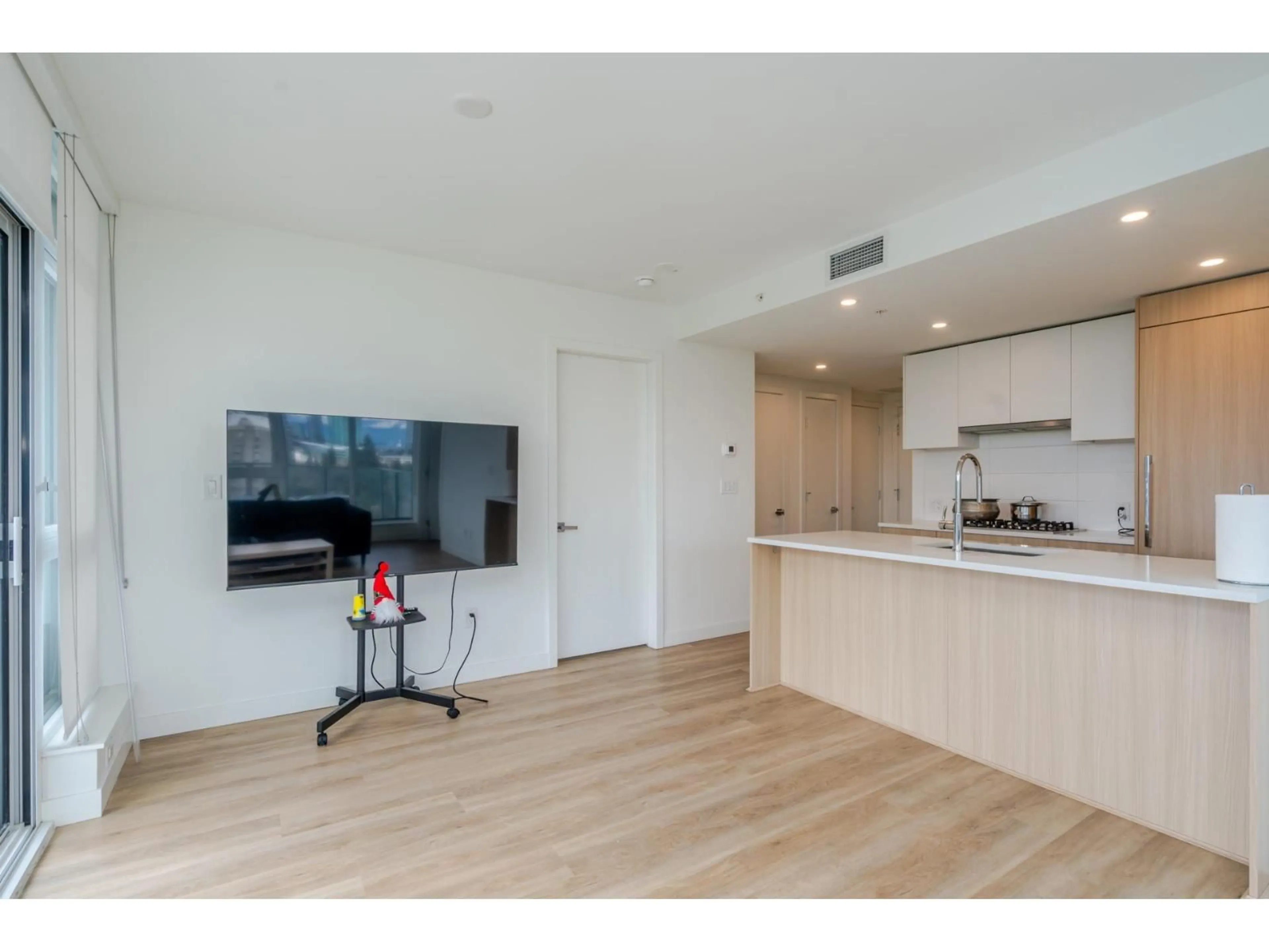 Open concept kitchen, wood/laminate floor for 1607 - 9675 KING GEORGE BOULEVARD, Surrey British Columbia V3T0T7