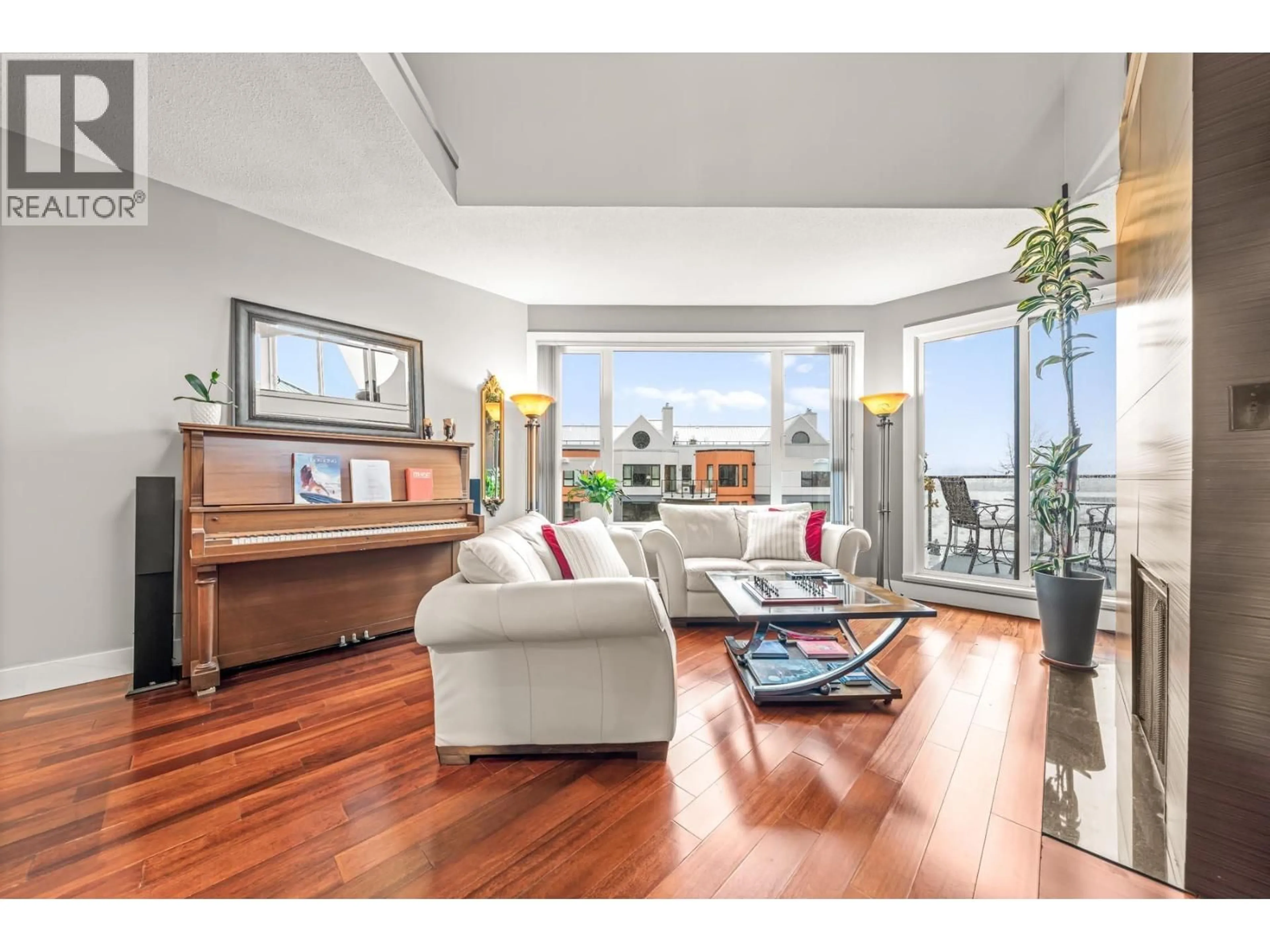 Living room with furniture, wood/laminate floor for 418 - 1150 QUAYSIDE DRIVE, New Westminster British Columbia V3M6E1