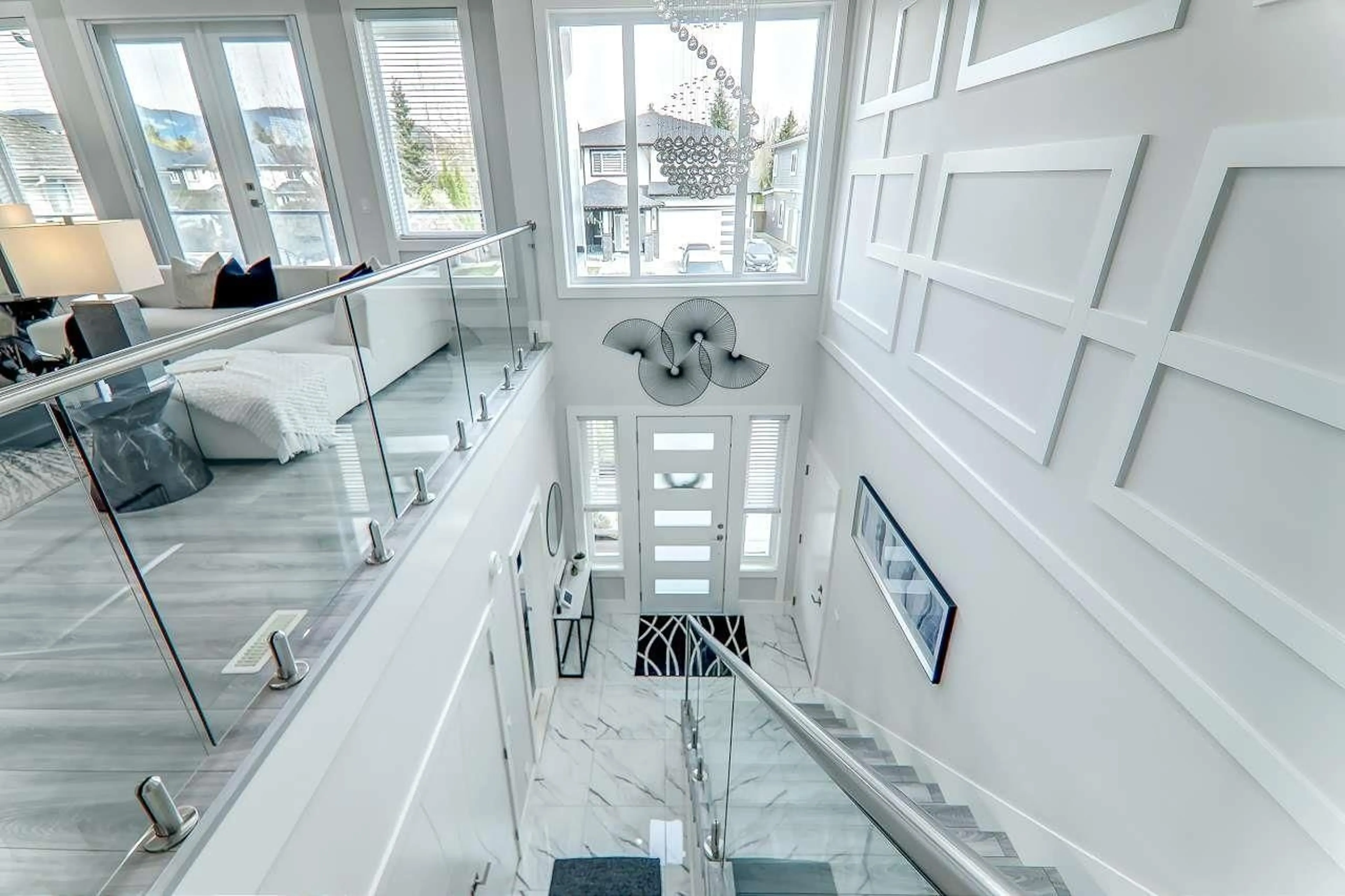Indoor foyer for 8559 BENEDICT BOULEVARD, Mission British Columbia V2V0H1