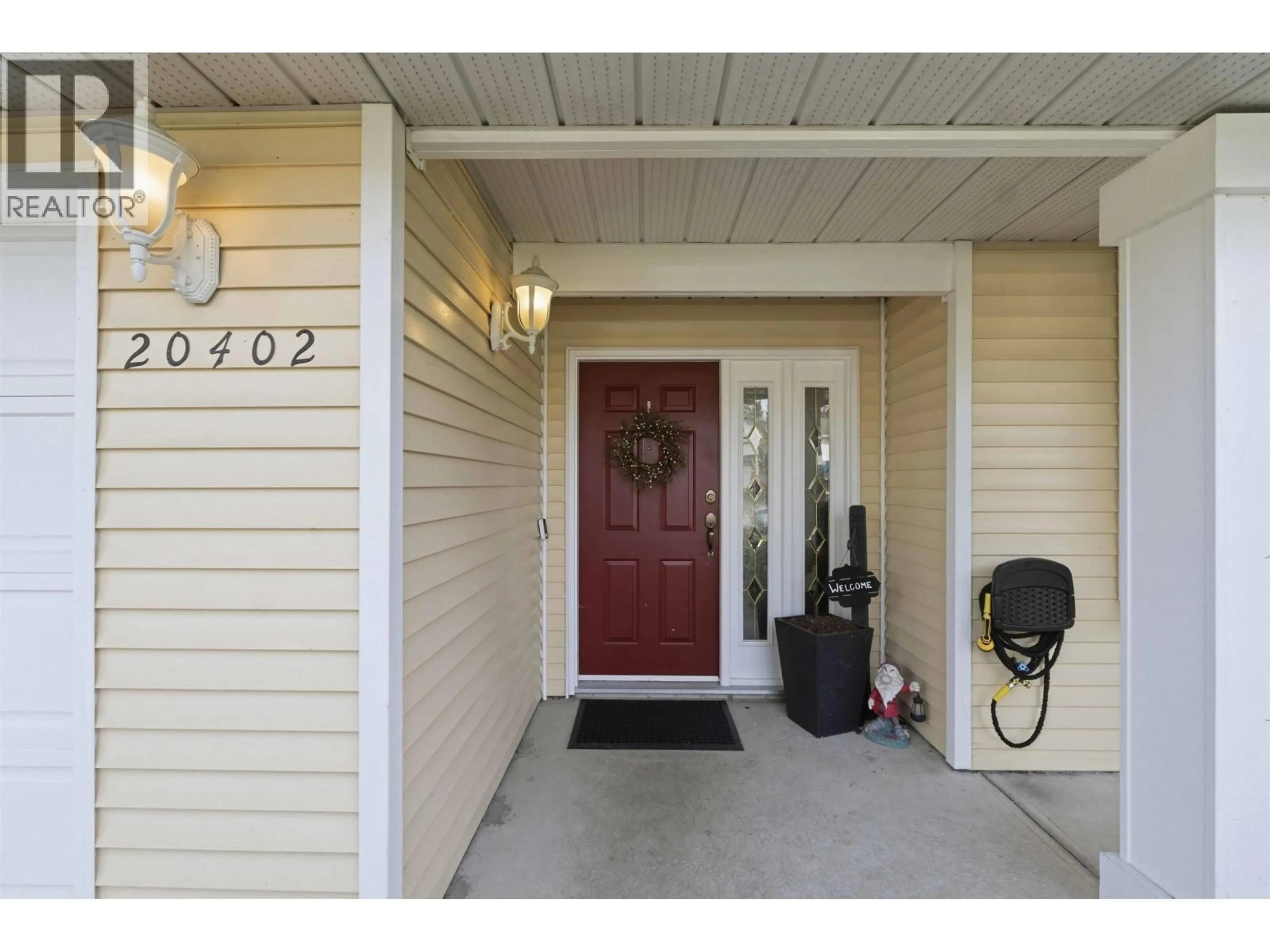 Indoor entryway for 20402 WALNUT CRESCENT, Maple Ridge British Columbia V2X9M9