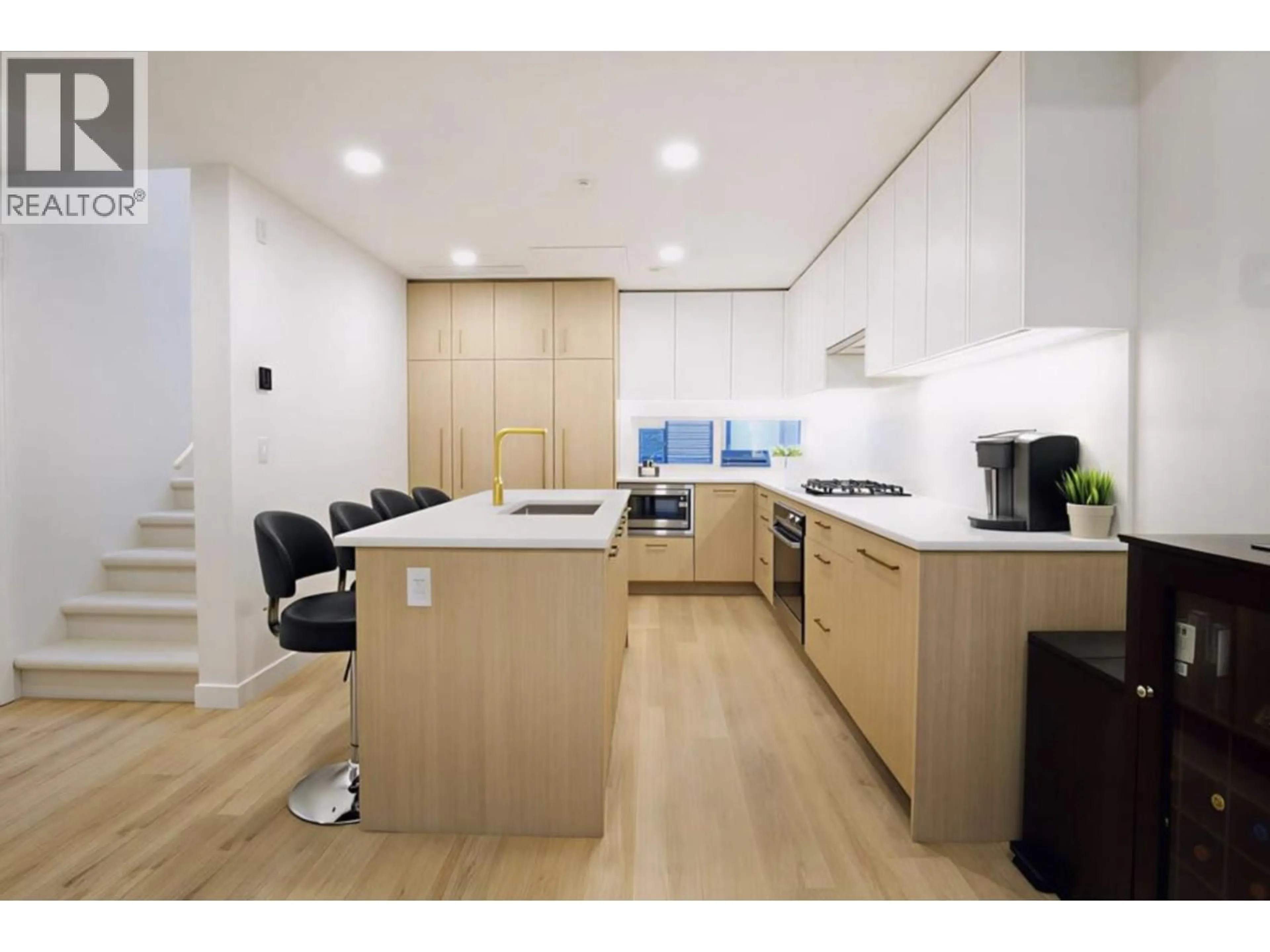 Unknown for 202 - 381 CLAYTON STREET, Coquitlam British Columbia V3K0J8