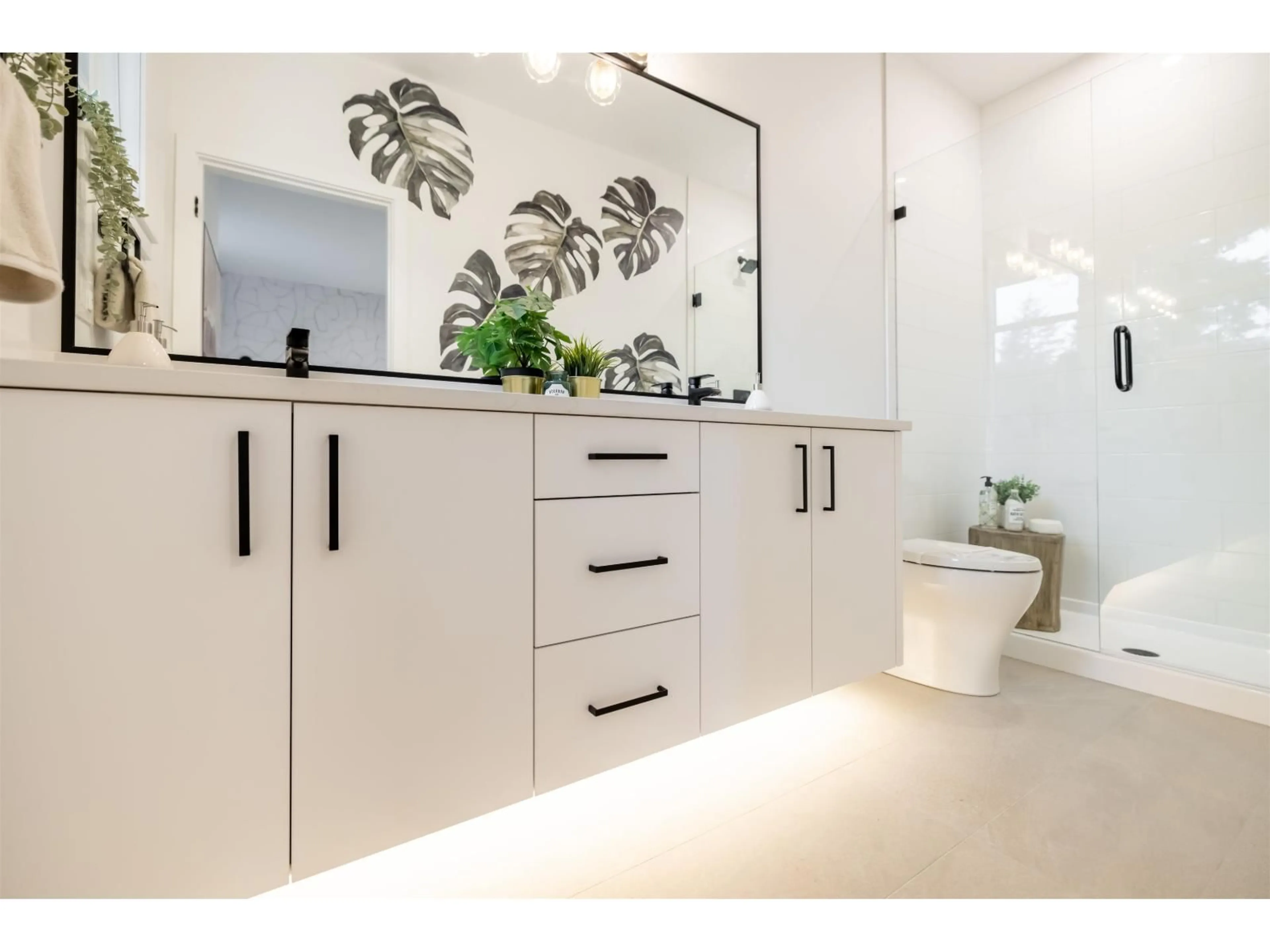 Contemporary bathroom, ceramic/tile floor for 24 - 17538 100 AVENUE, Surrey British Columbia V4N6X3