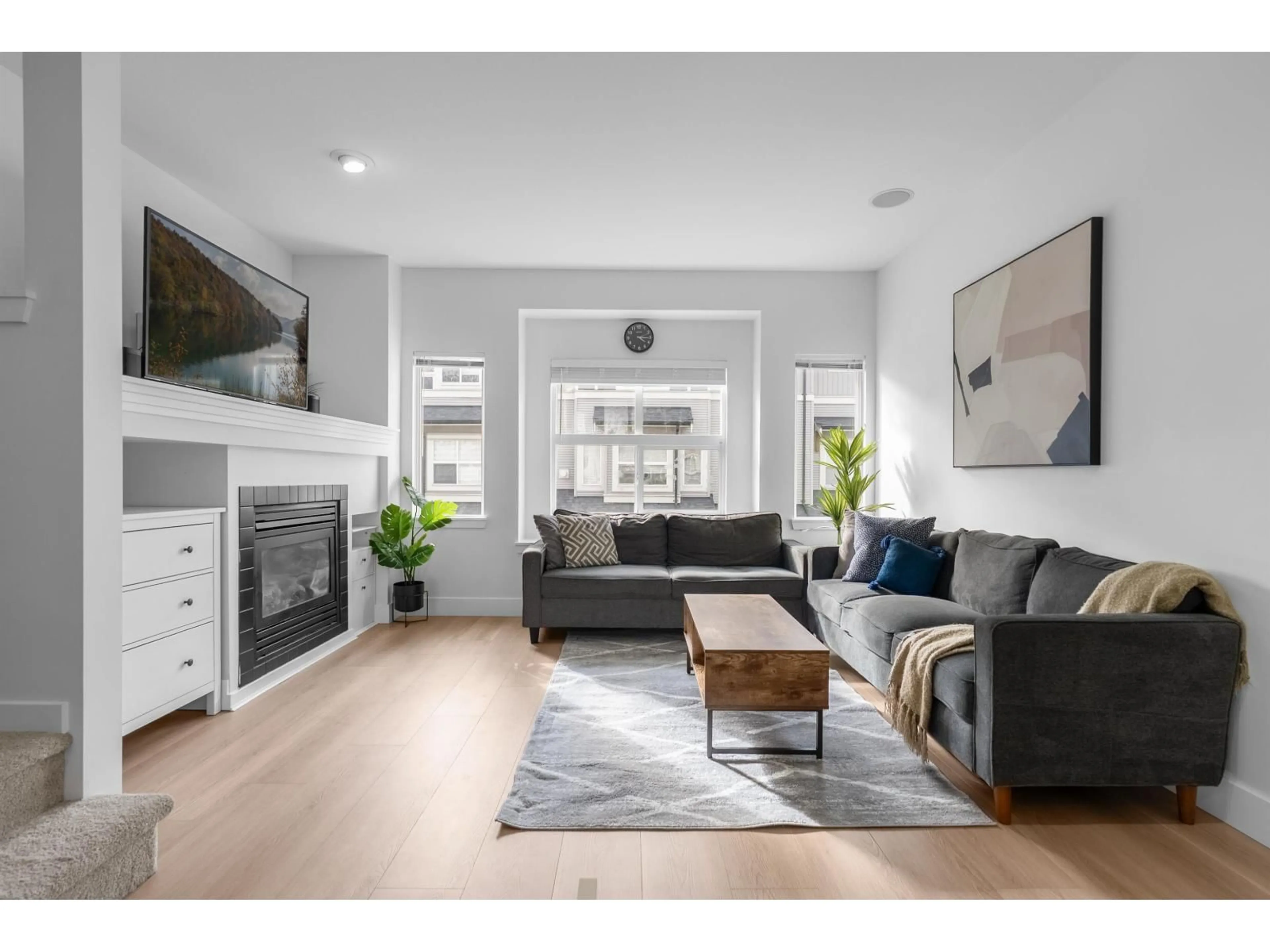 Living room with furniture, wood/laminate floor for 55 - 12677 63 AVENUE, Surrey British Columbia V3X3T3