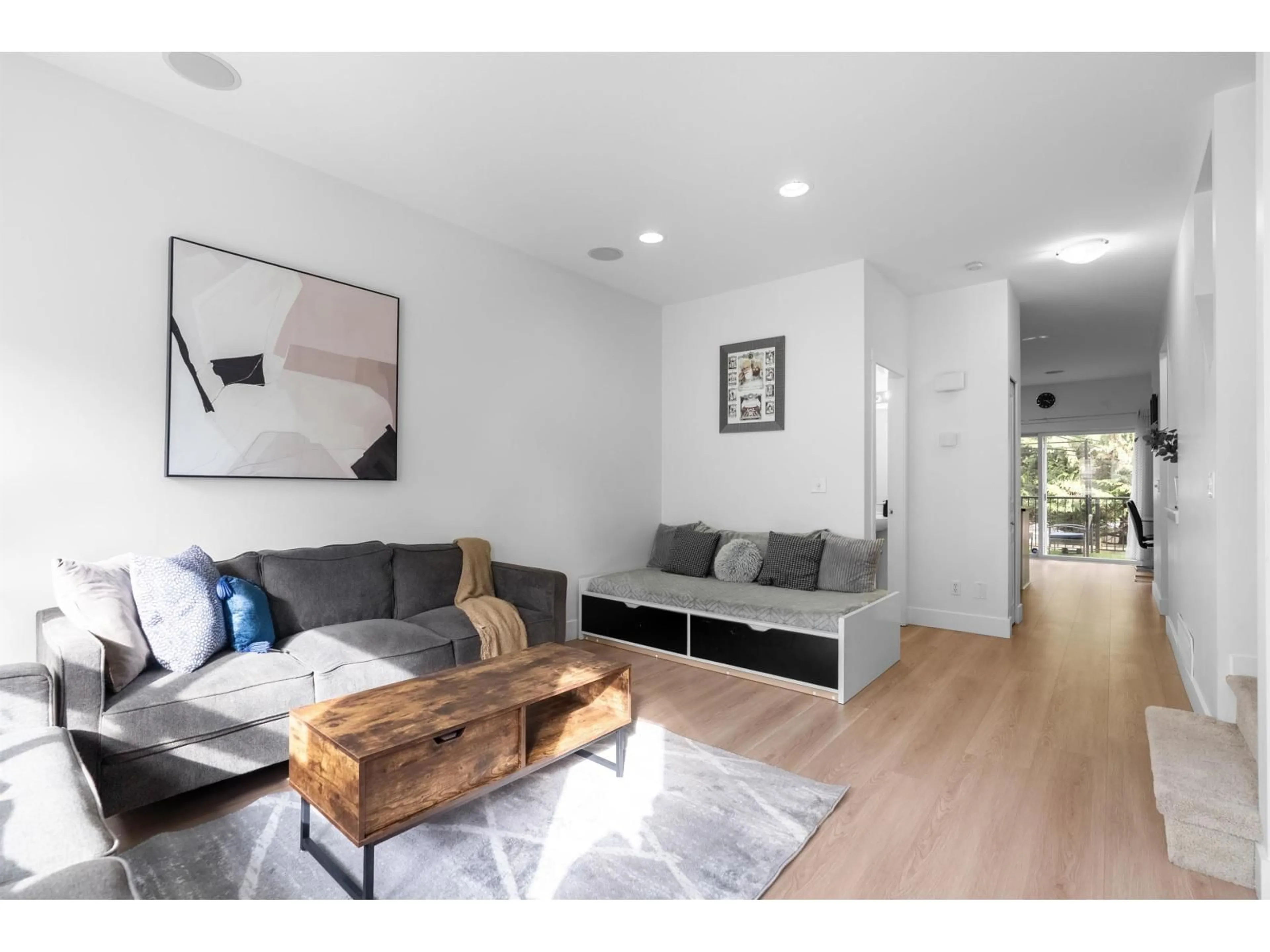 Living room with furniture, wood/laminate floor for 55 - 12677 63 AVENUE, Surrey British Columbia V3X3T3