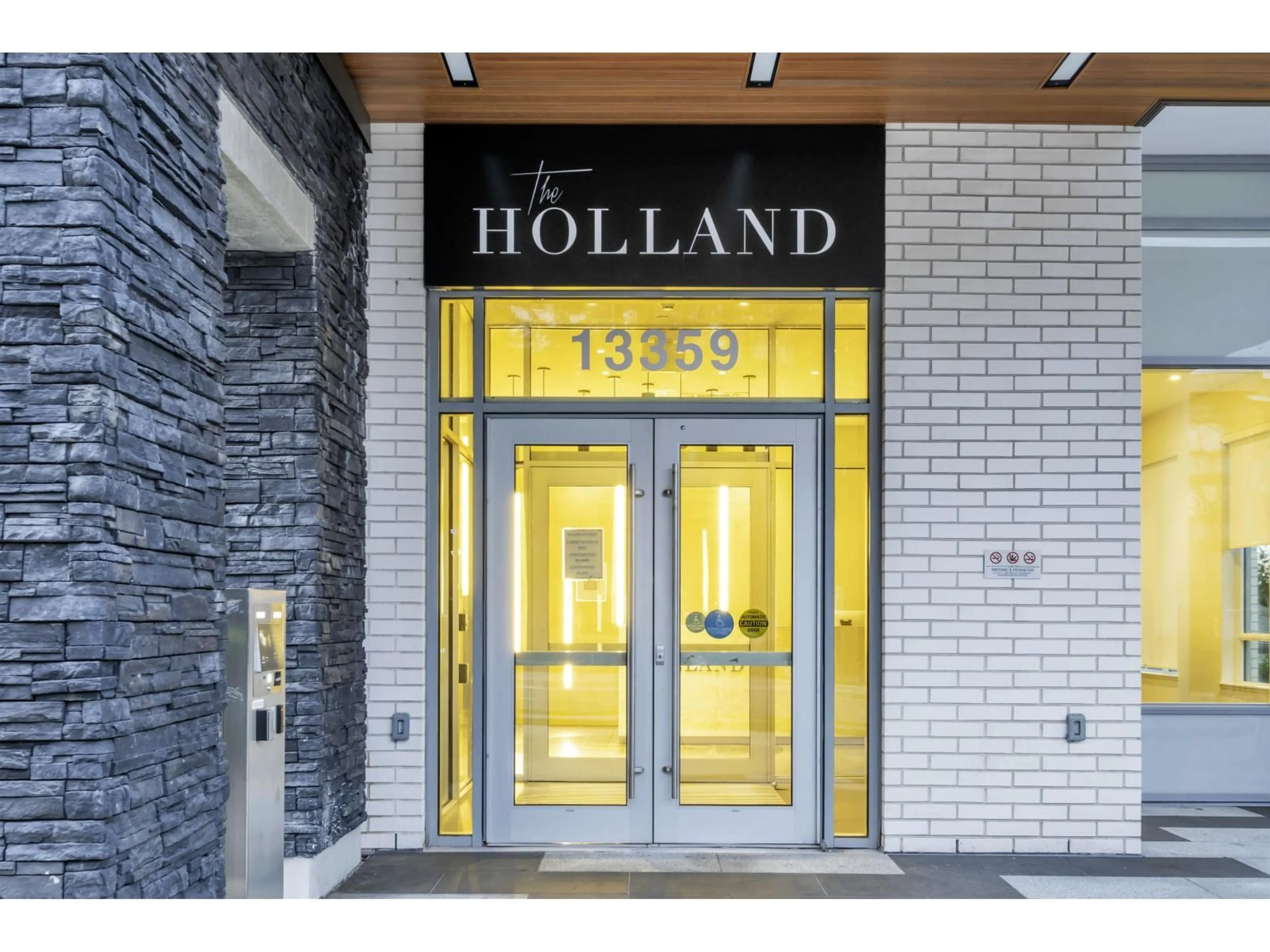 Indoor foyer for 2006 - 13359 OLD YALE ROAD, Surrey British Columbia V3T0S4