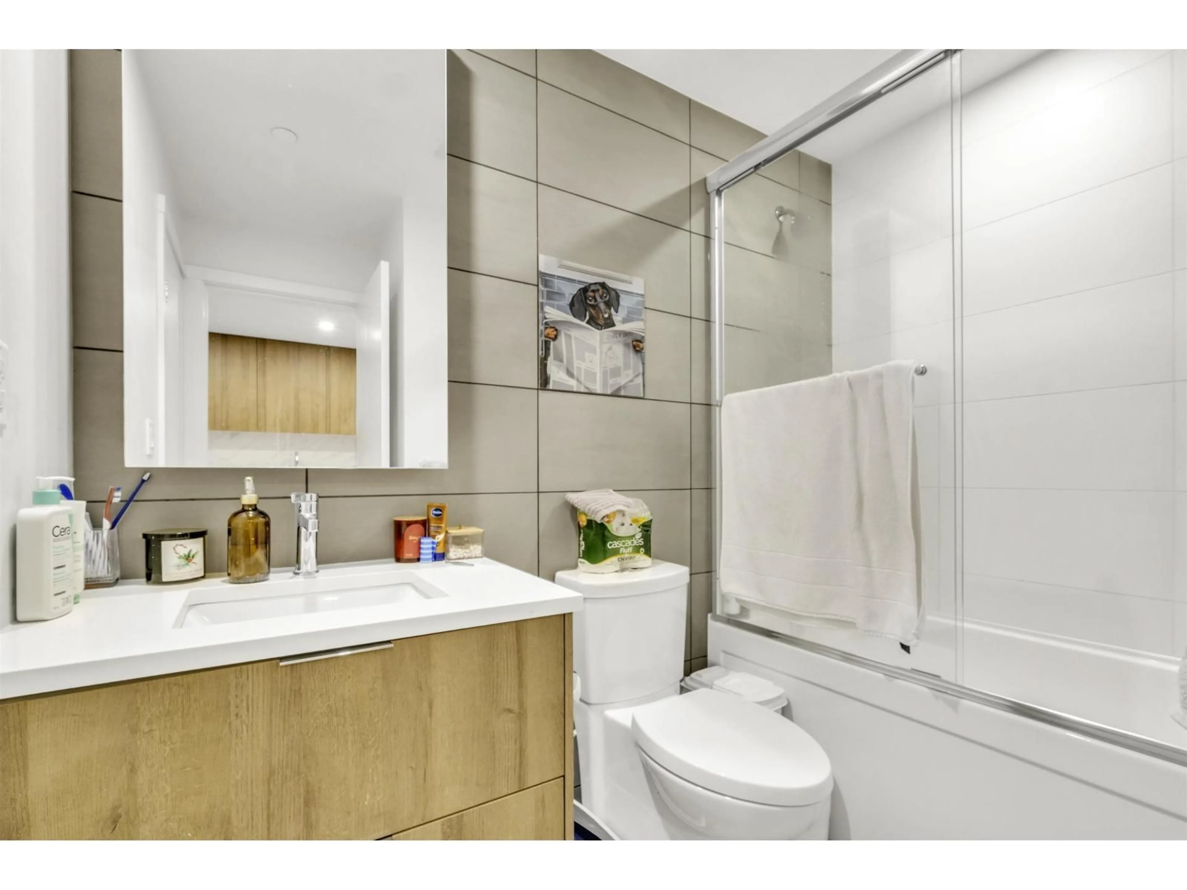 Standard bathroom, ceramic/tile floor for 2006 - 13359 OLD YALE ROAD, Surrey British Columbia V3T0S4