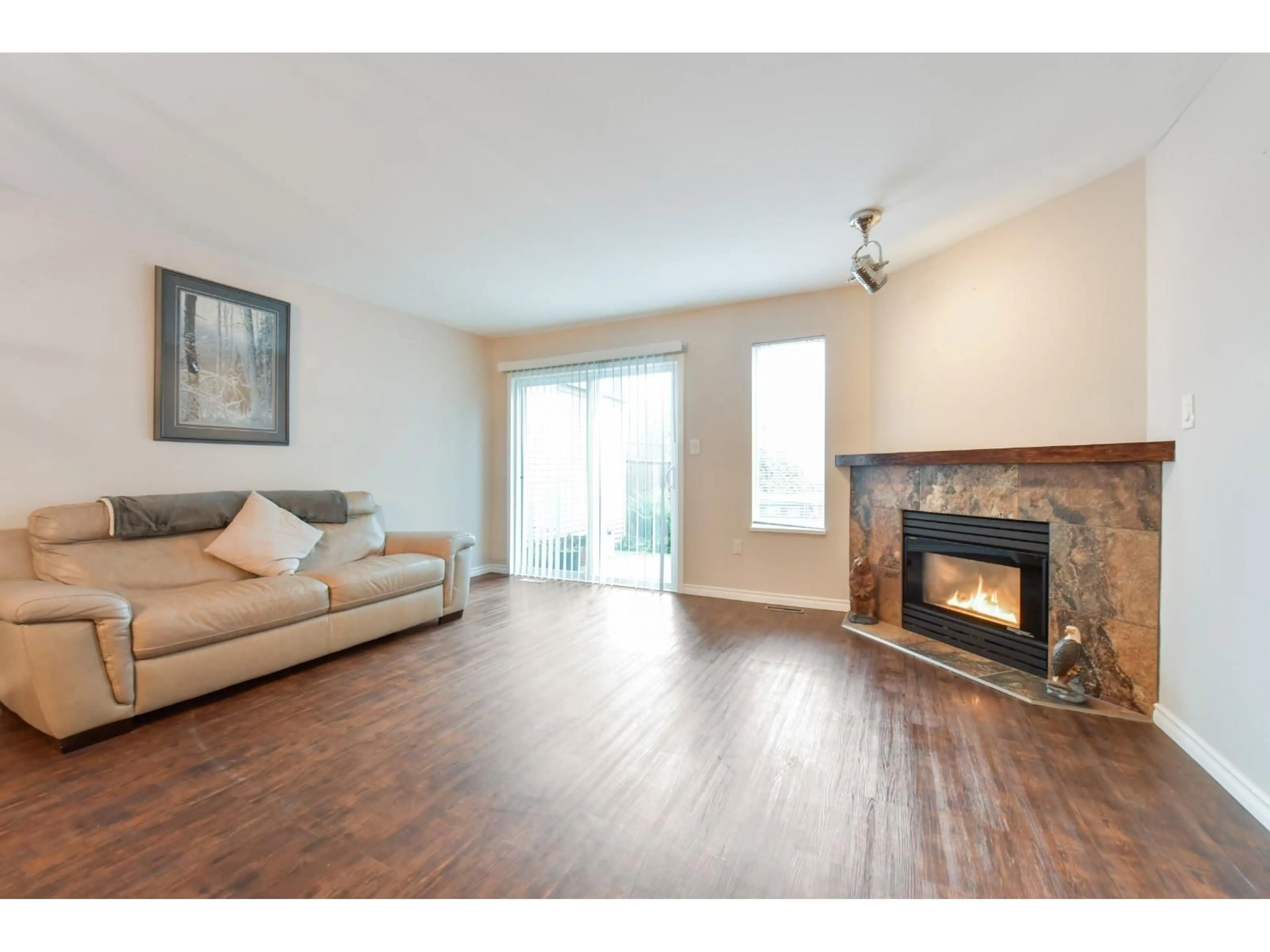 Living room with furniture, wood/laminate floor for 51 - 32361 MCRAE AVENUE, Mission British Columbia V2V4X7