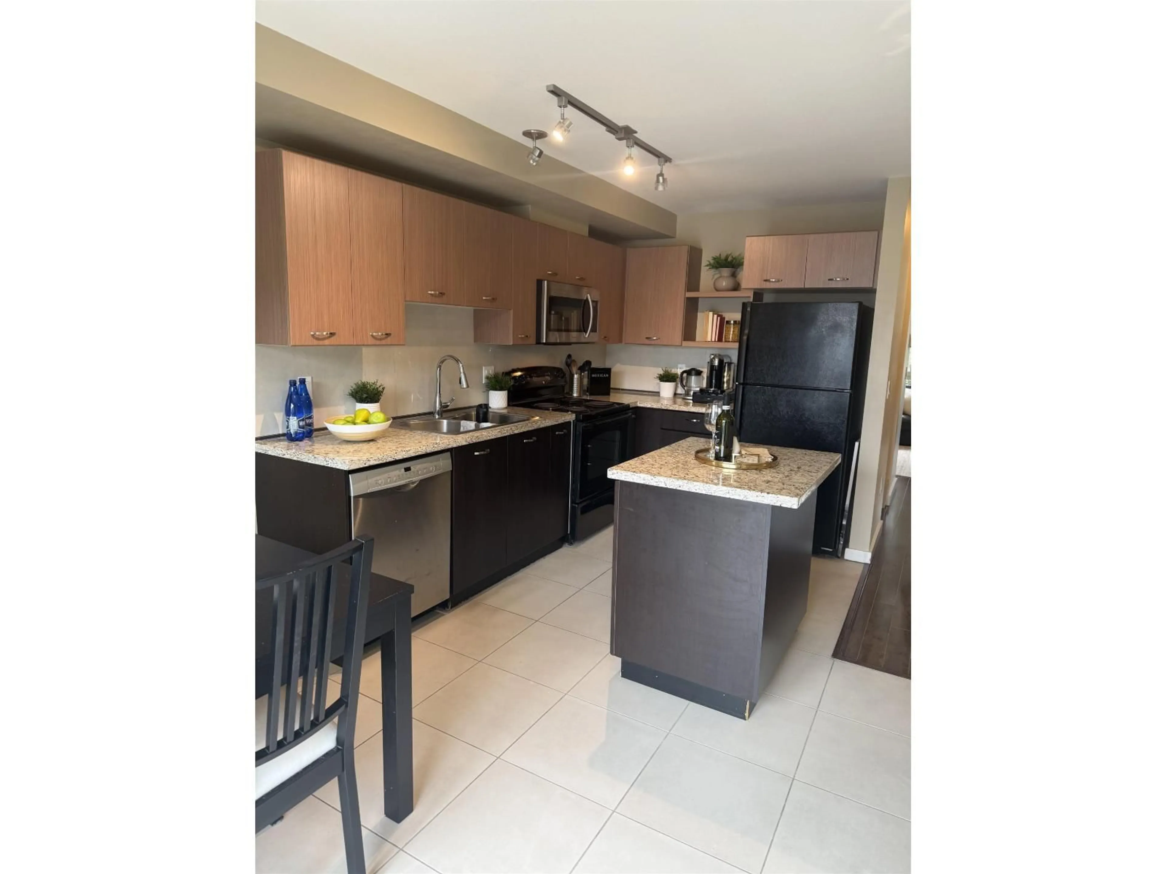 Open concept kitchen, unknown for 146 - 6671 121 STREET, Surrey British Columbia V3W1T9