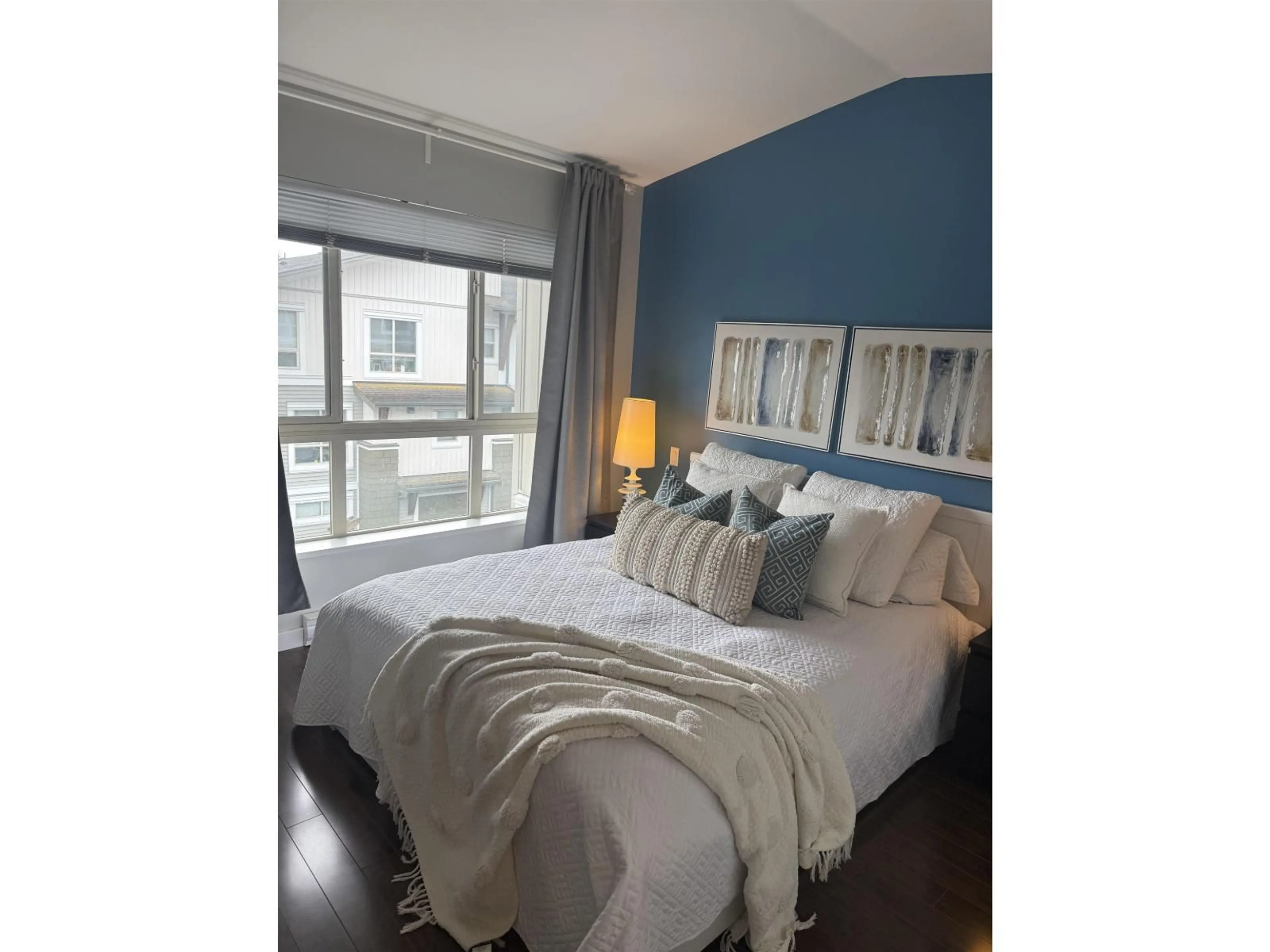 Bedroom with bed, wood/laminate floor for 146 - 6671 121 STREET, Surrey British Columbia V3W1T9