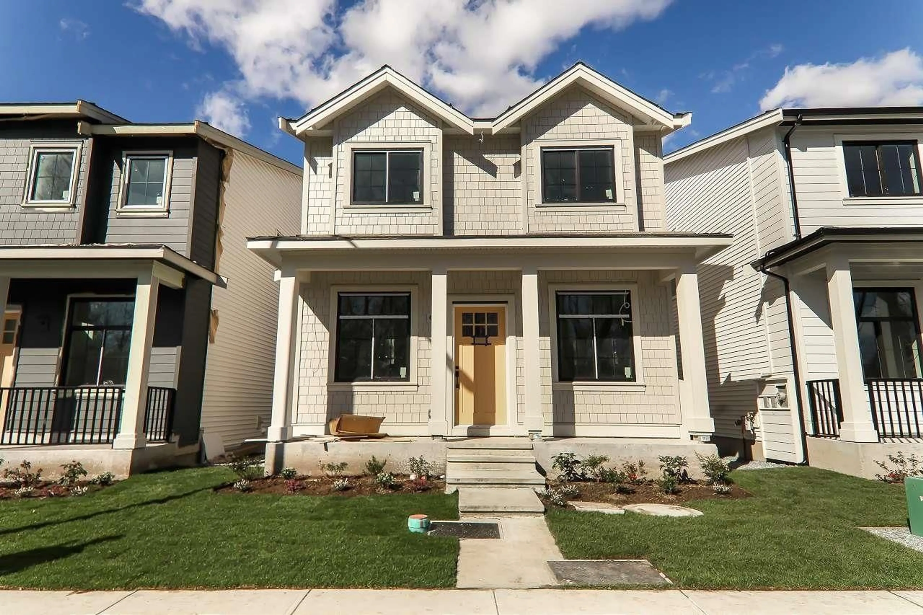 Home with vinyl exterior material, street for 20673 76 AVENUE, Langley British Columbia V2Y1V5