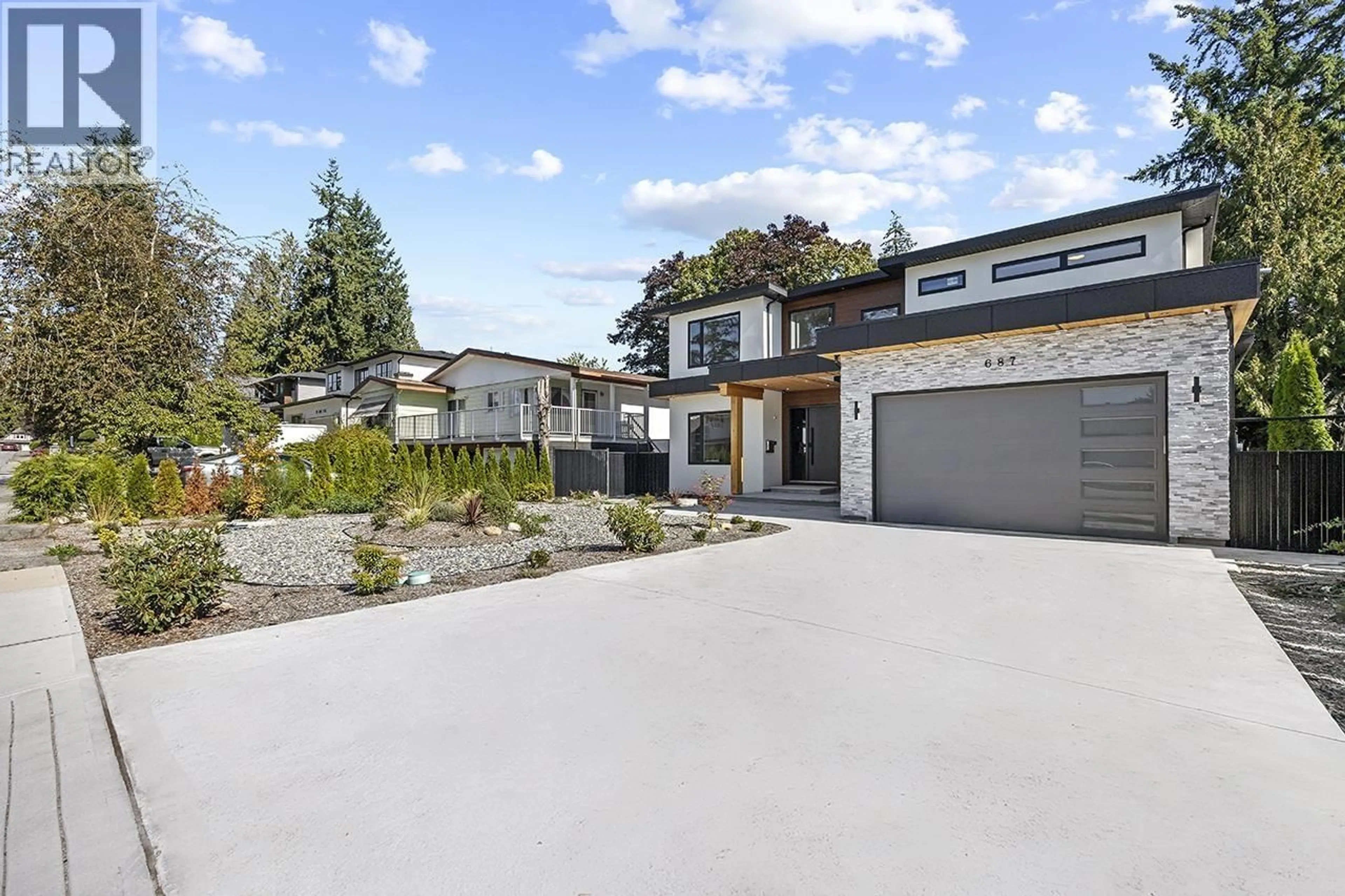 A pic from outside/outdoor area/front of a property/back of a property/a pic from drone, street for 687 FOLSOM STREET, Coquitlam British Columbia V3J5A4