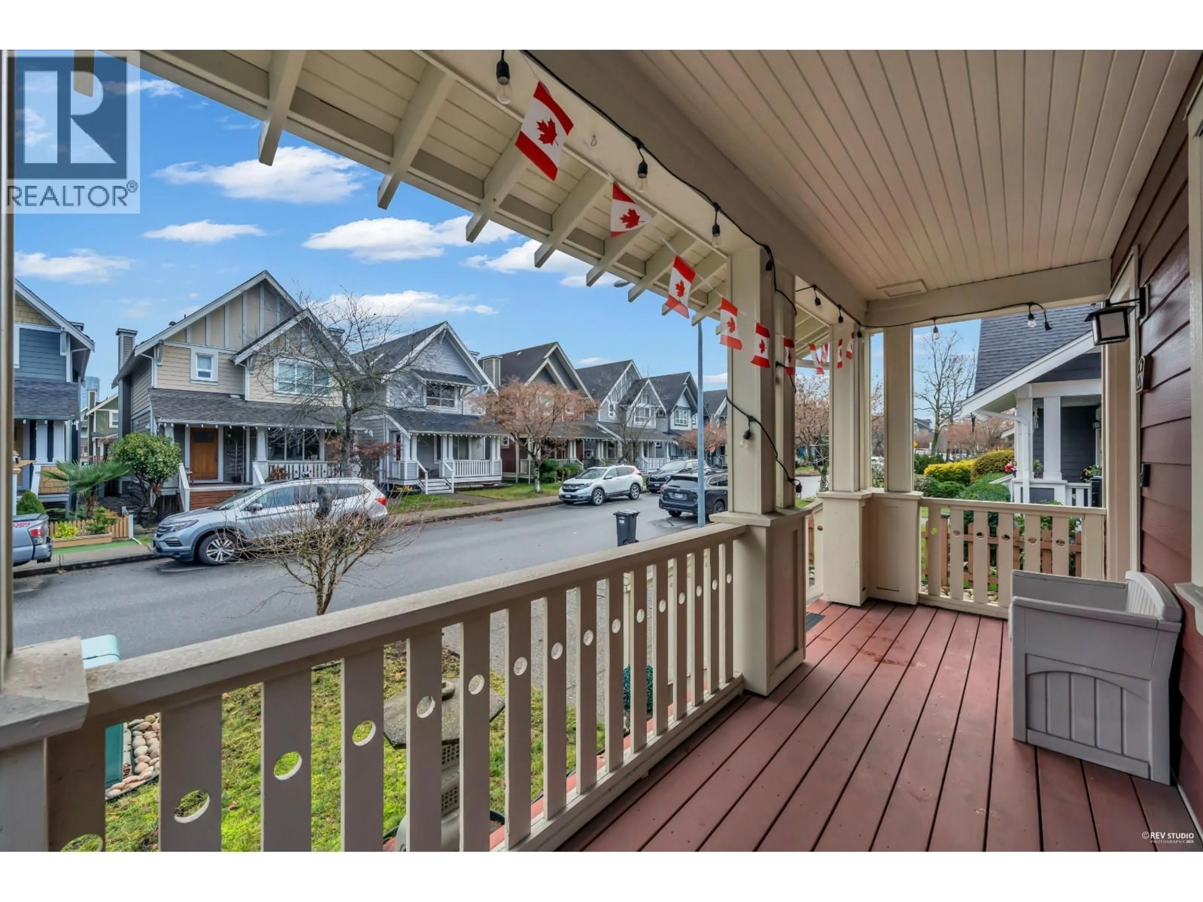 Patio, street for 270 HOLLY AVENUE, New Westminster British Columbia V3M0B3