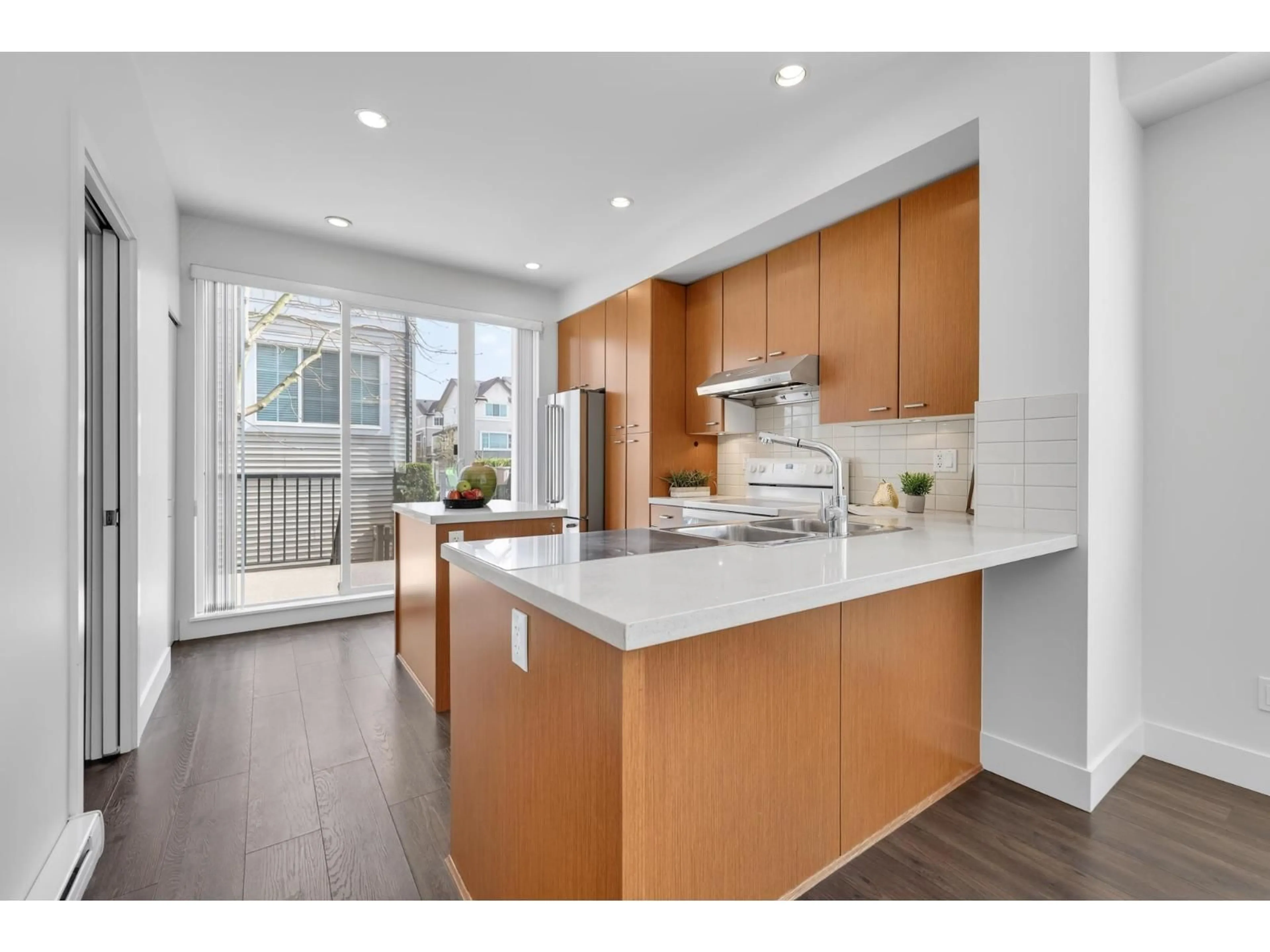 Open concept kitchen, wood/laminate floor for 162 - 2450 161A STREET, Surrey British Columbia V3S8K4