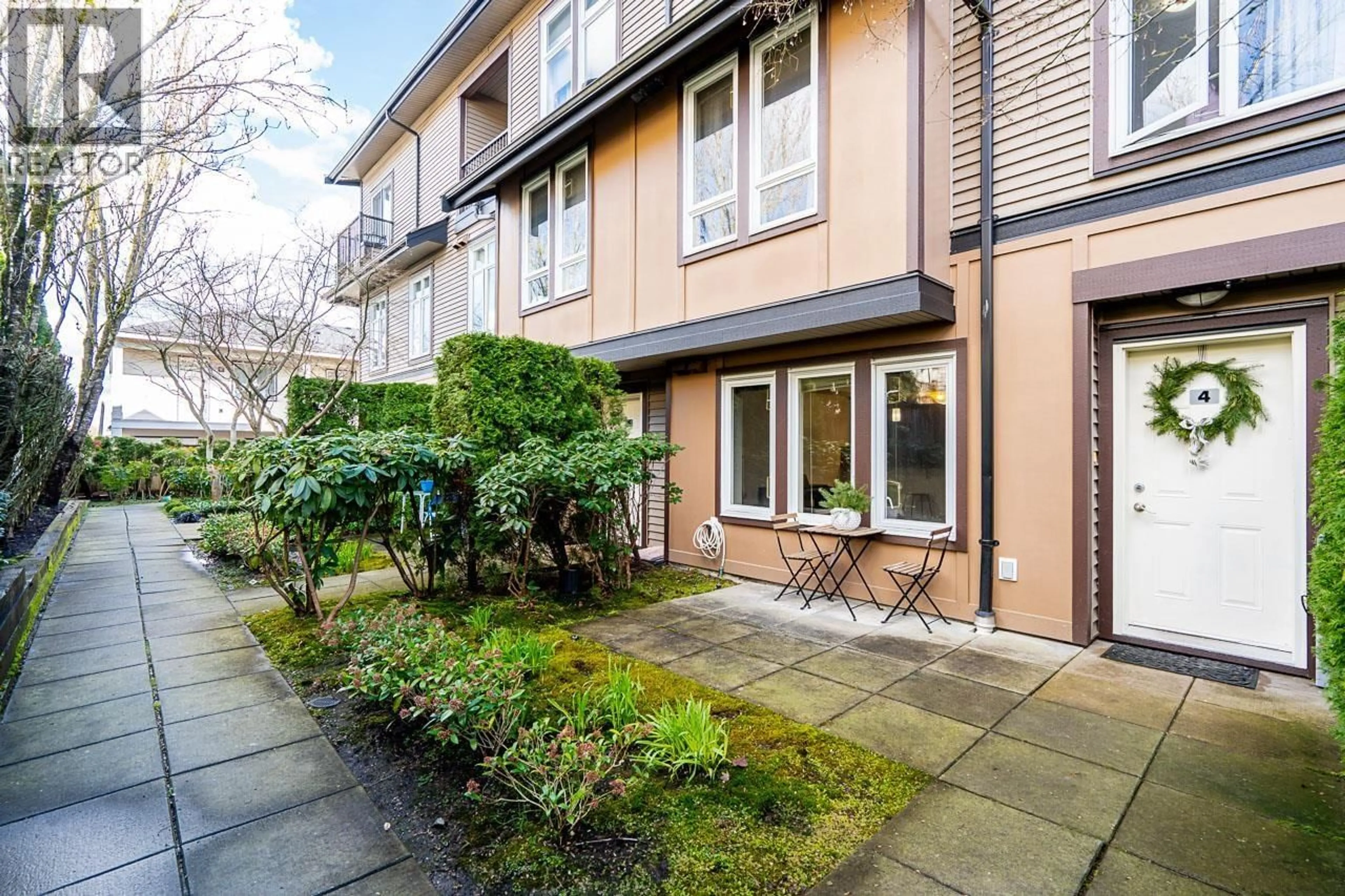 Patio, street for 4 - 6538 ELGIN AVENUE, Burnaby British Columbia V5H3S6