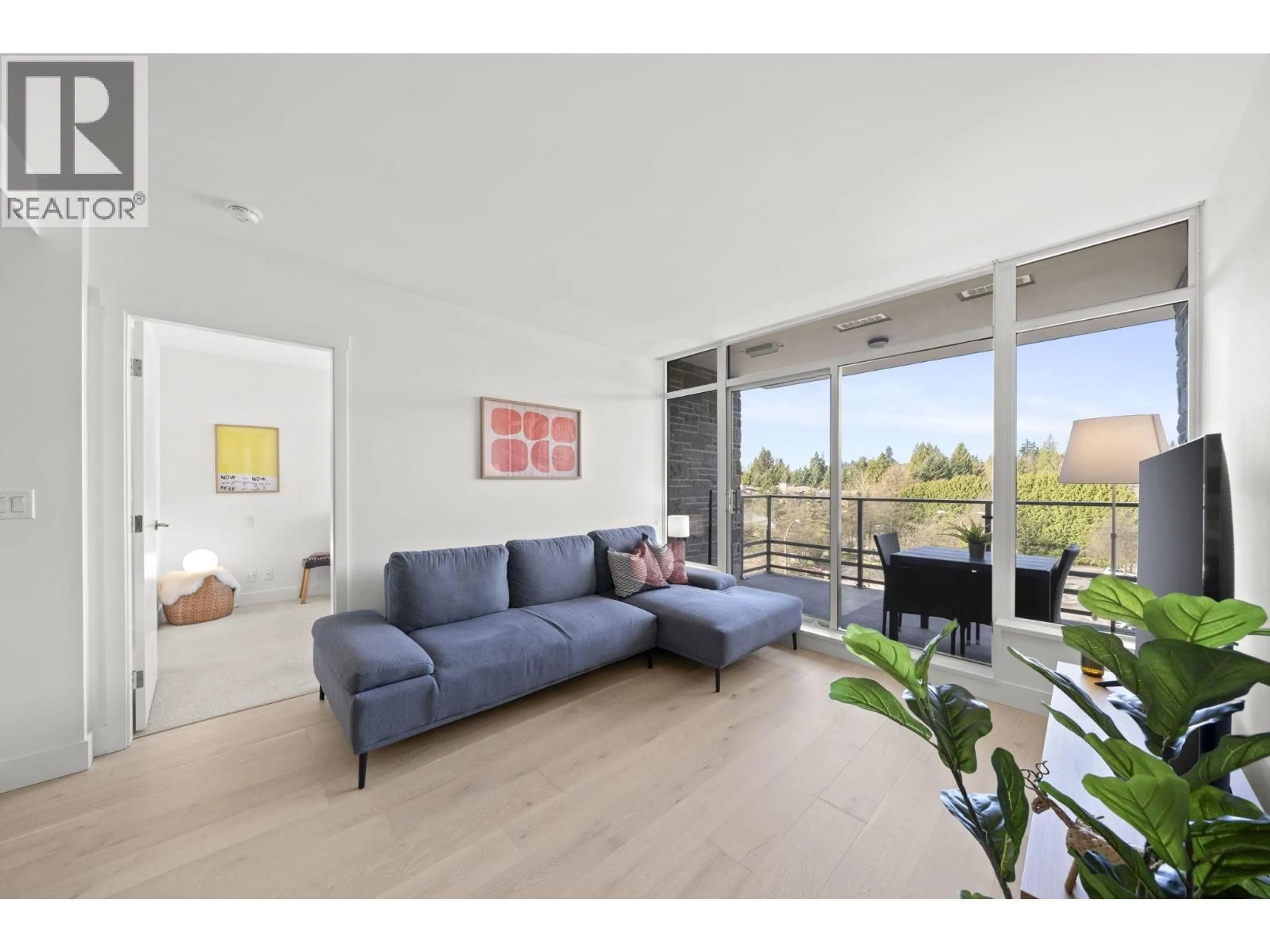 Living room with furniture, unknown for 404 - 1210 27TH STREET, North Vancouver British Columbia V7J0C5