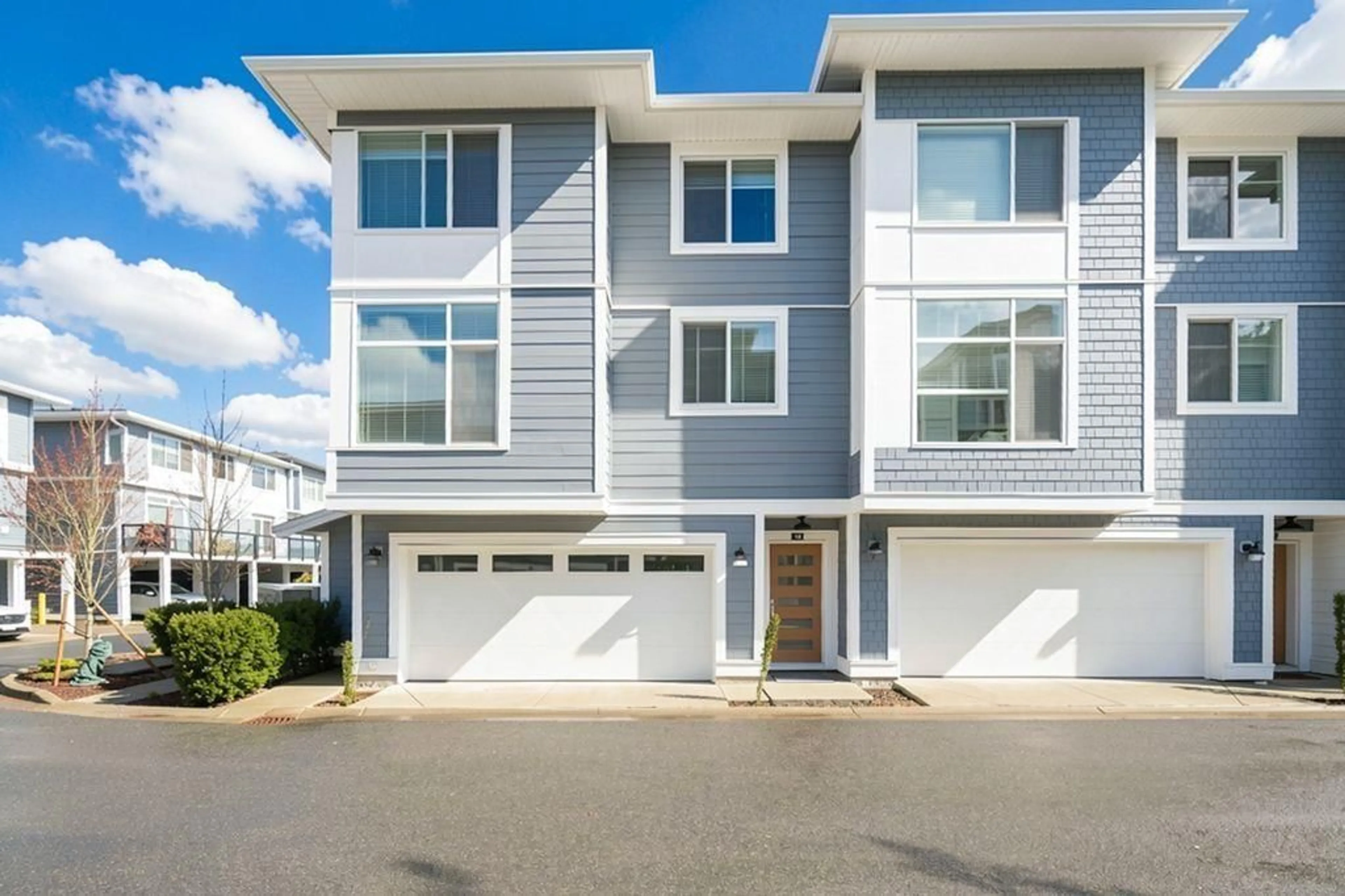 Home with vinyl exterior material, street for 14 - 2328 167A STREET, Surrey British Columbia V3Z1H2