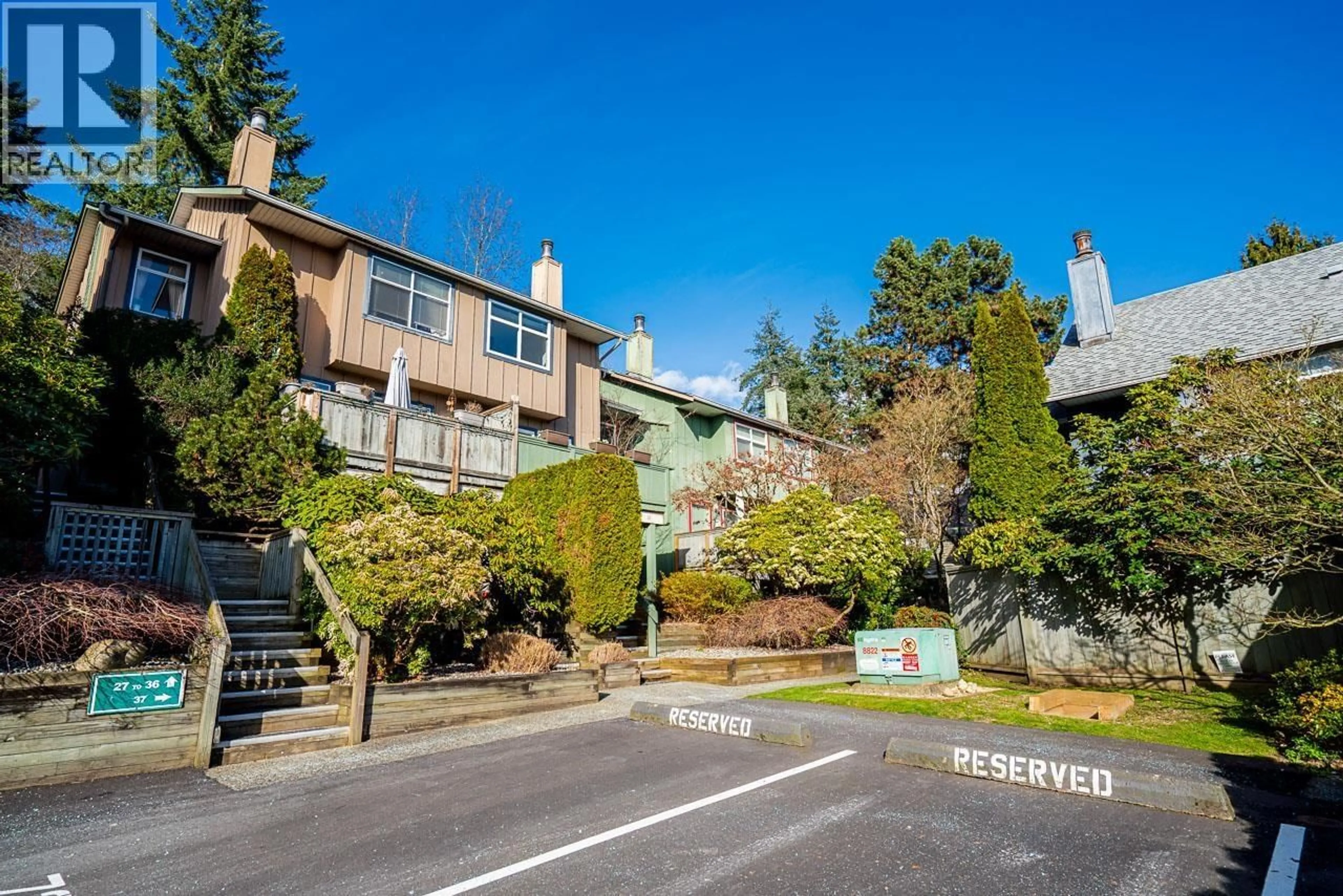 Patio, mountain view for 34 - 900 17TH STREET, North Vancouver British Columbia V7P3K5