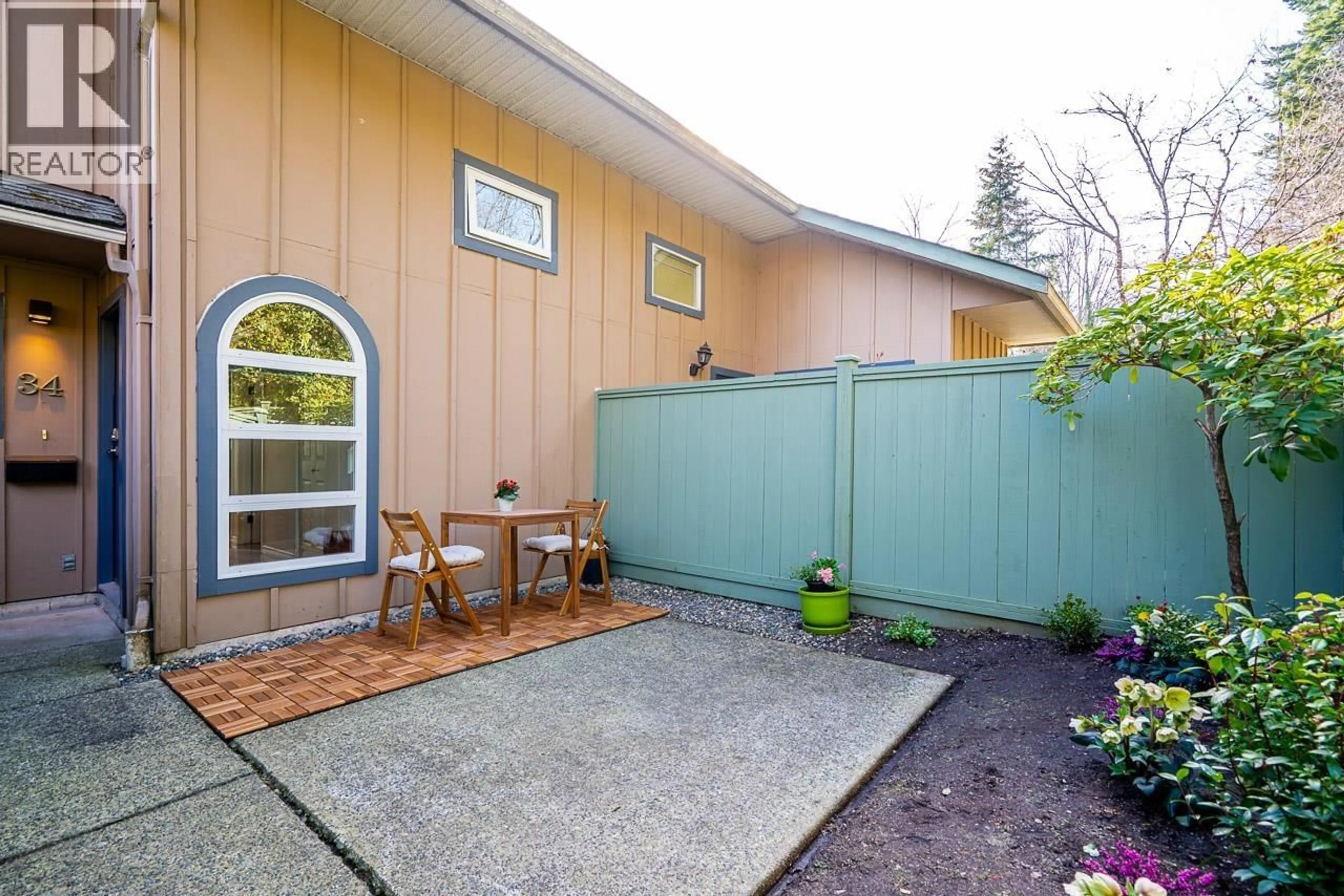 Patio, street for 34 - 900 17TH STREET, North Vancouver British Columbia V7P3K5