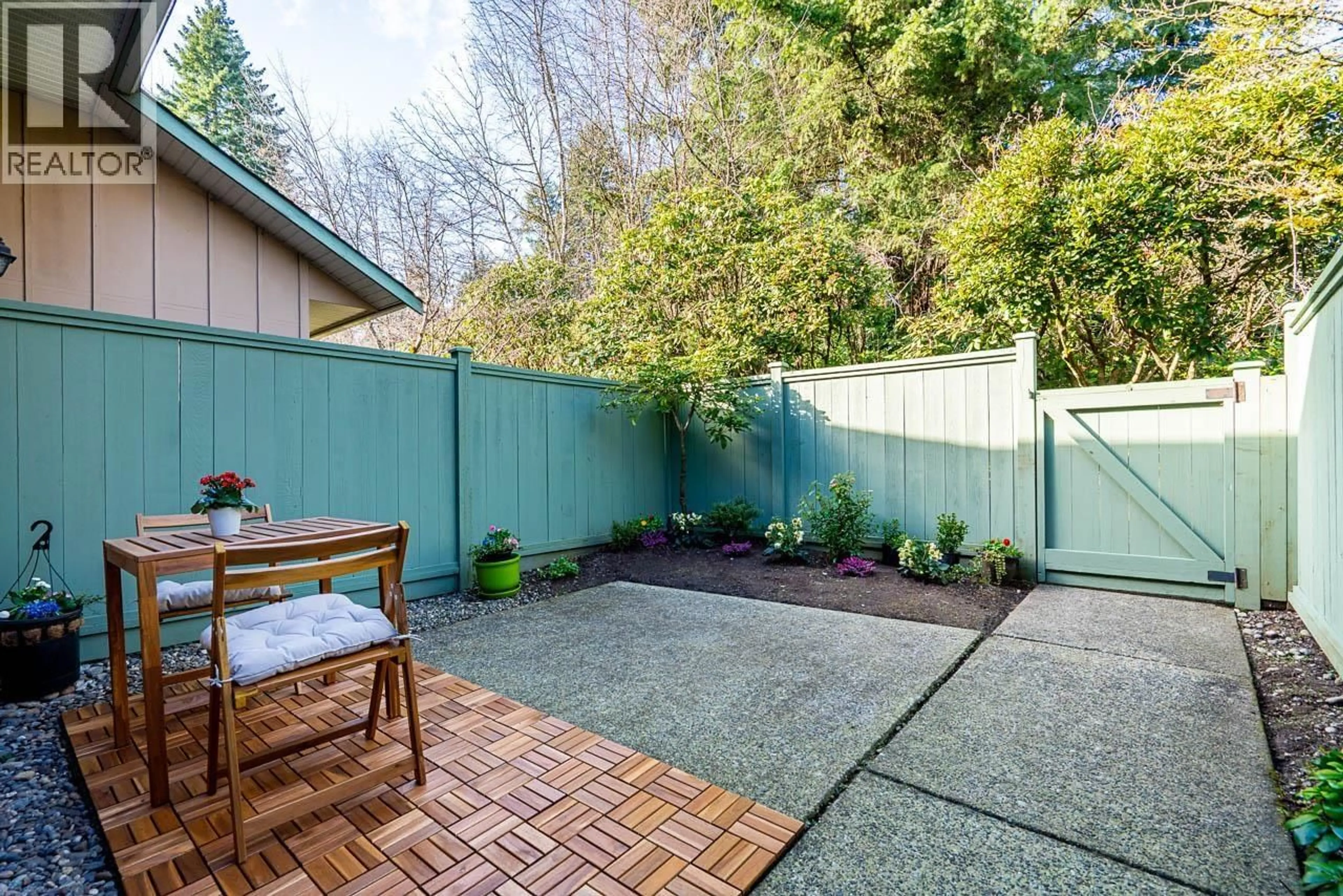 Patio, street for 34 - 900 17TH STREET, North Vancouver British Columbia V7P3K5