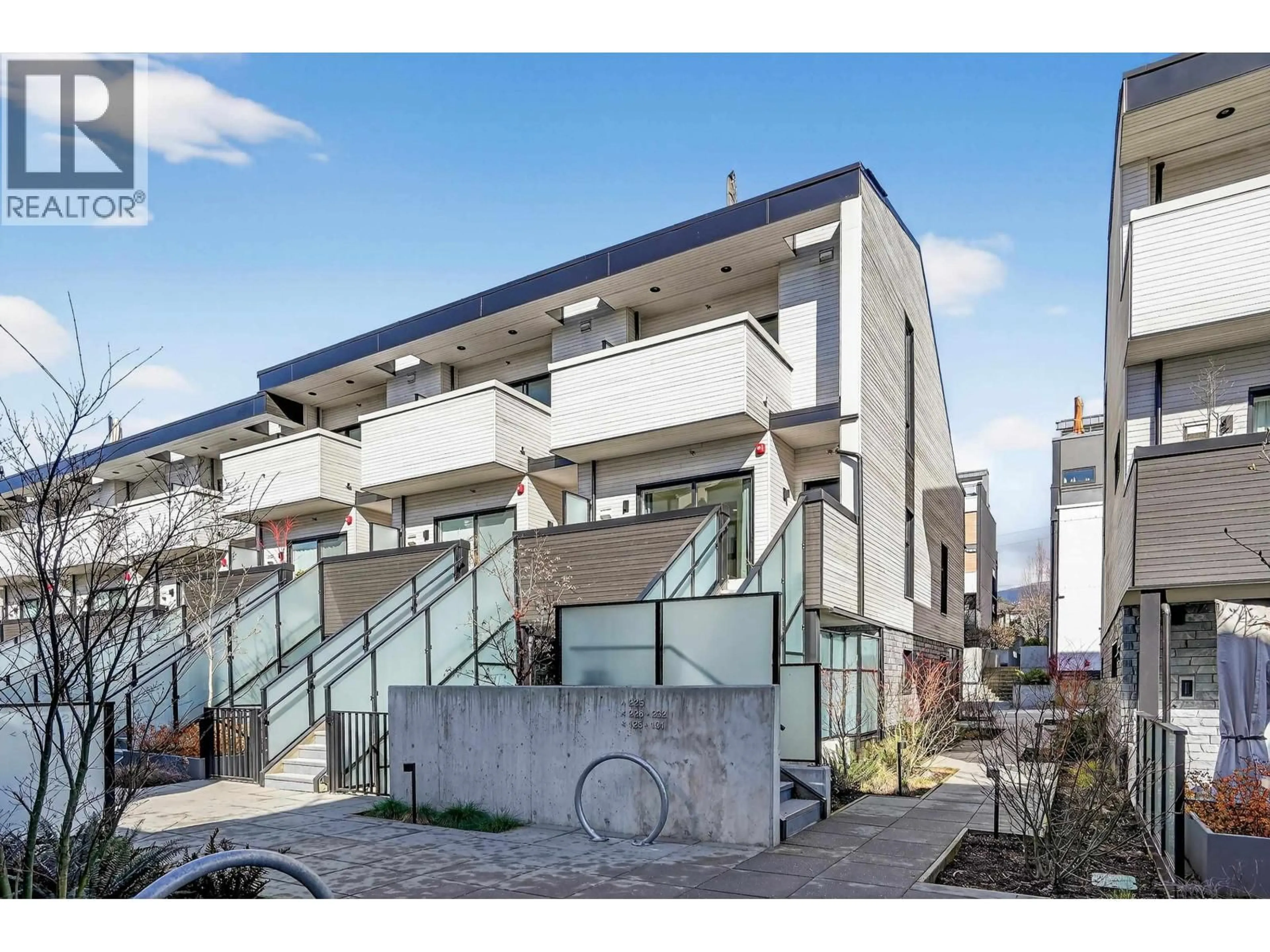 Unknown for 225 - 650 2ND STREET, North Vancouver British Columbia V7L1G8