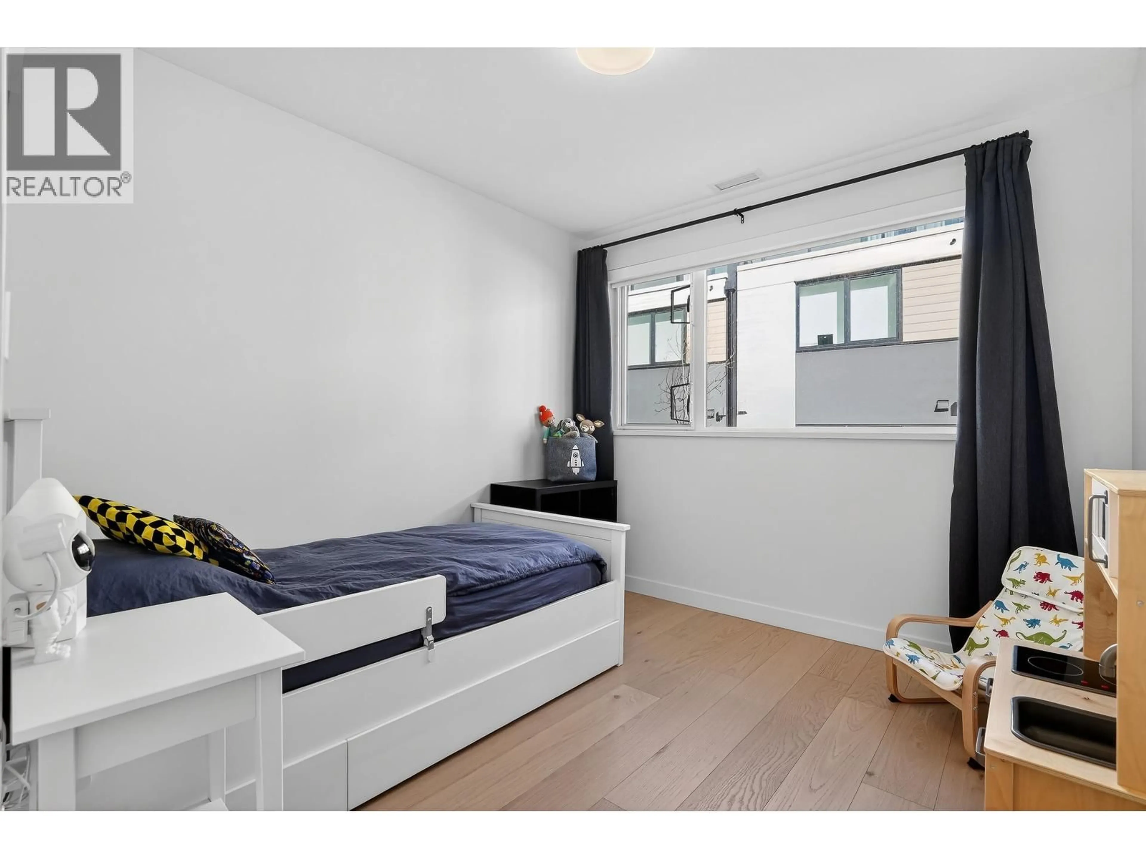 Bedroom with bed, unknown for 225 - 650 2ND STREET, North Vancouver British Columbia V7L1G8