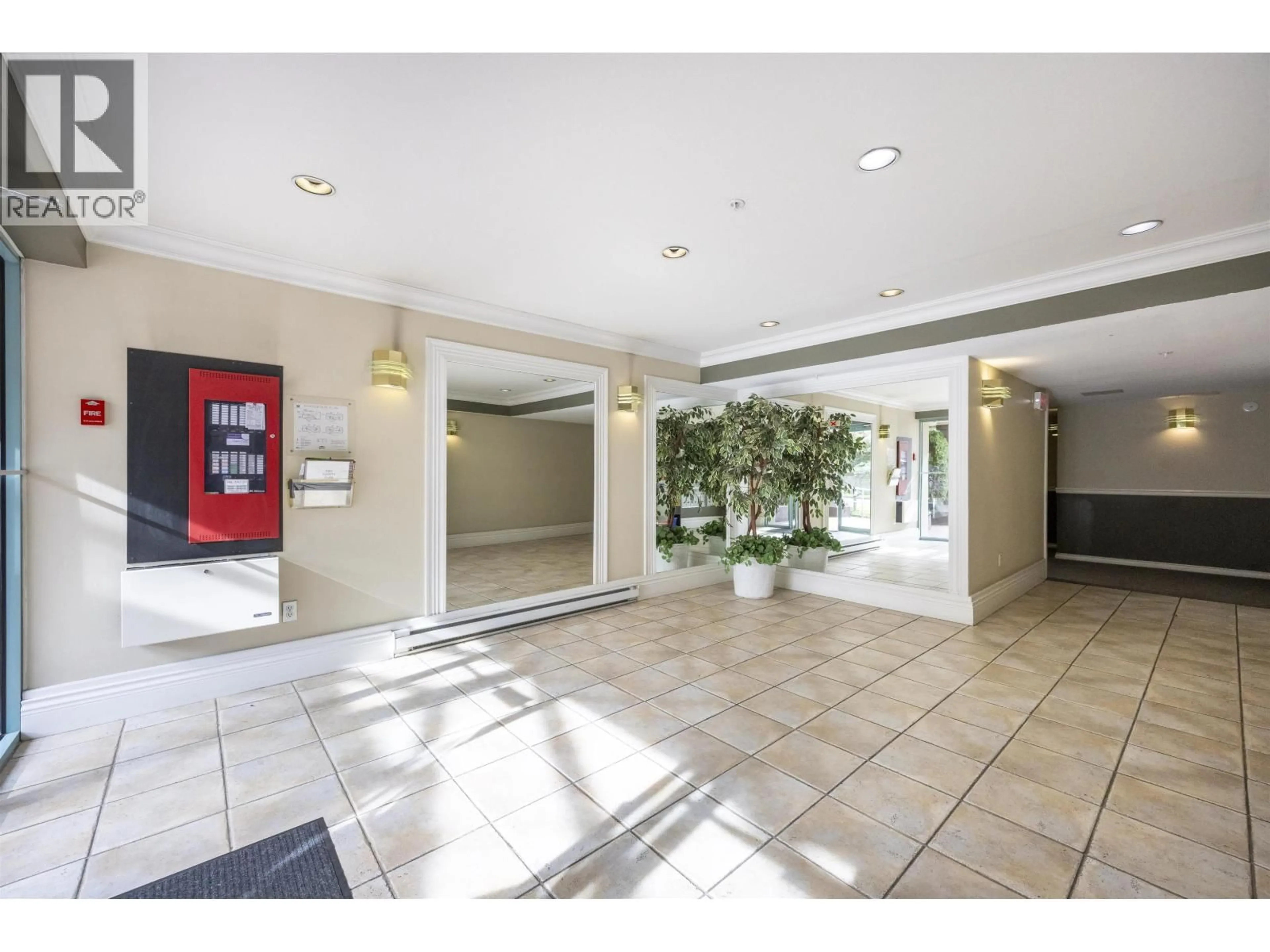 Indoor foyer for 304 - 1009 HOWAY STREET, New Westminster British Columbia V3M6R1