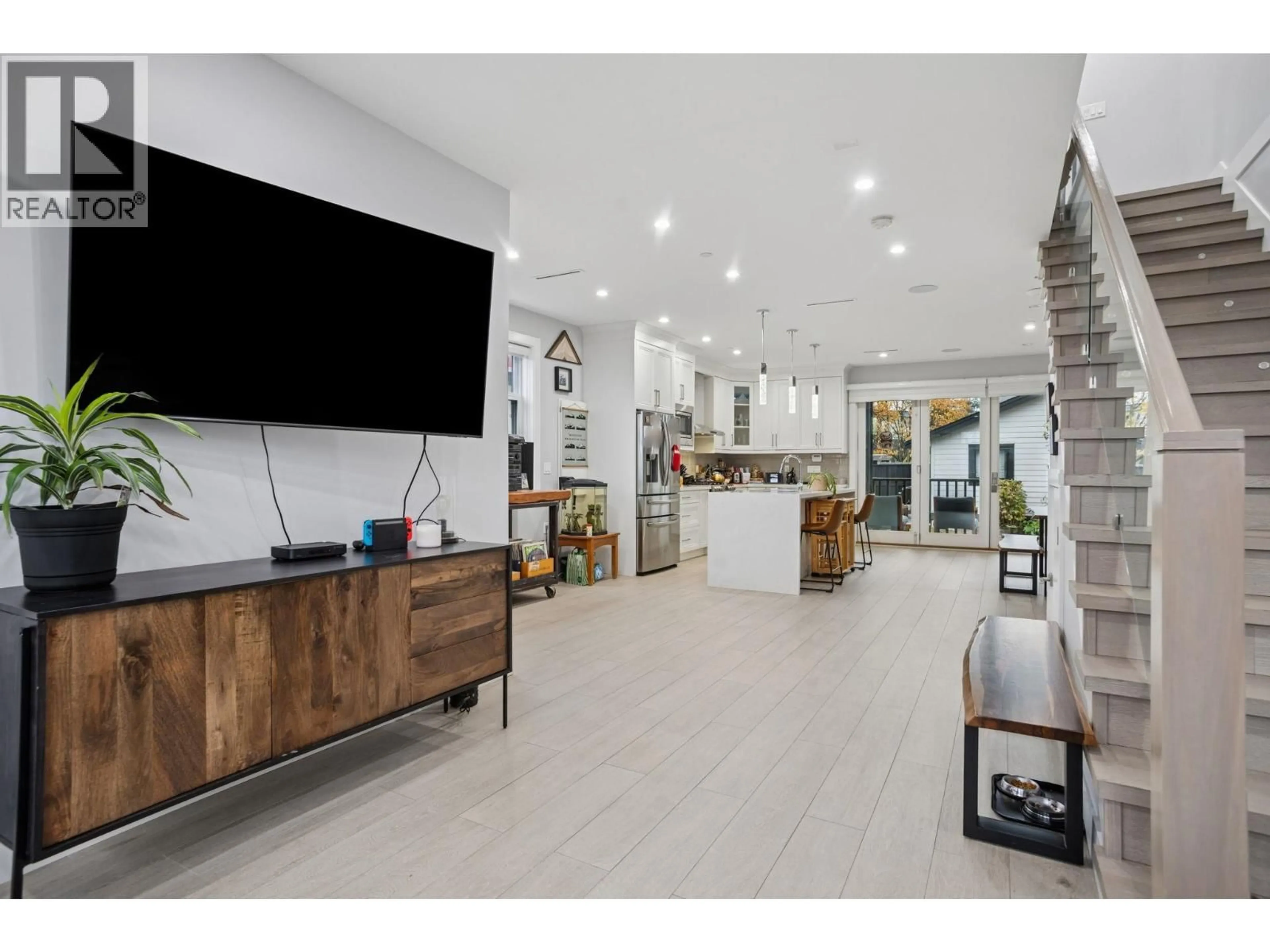 Unknown for 3045 59TH AVENUE, Vancouver British Columbia V5S2B2