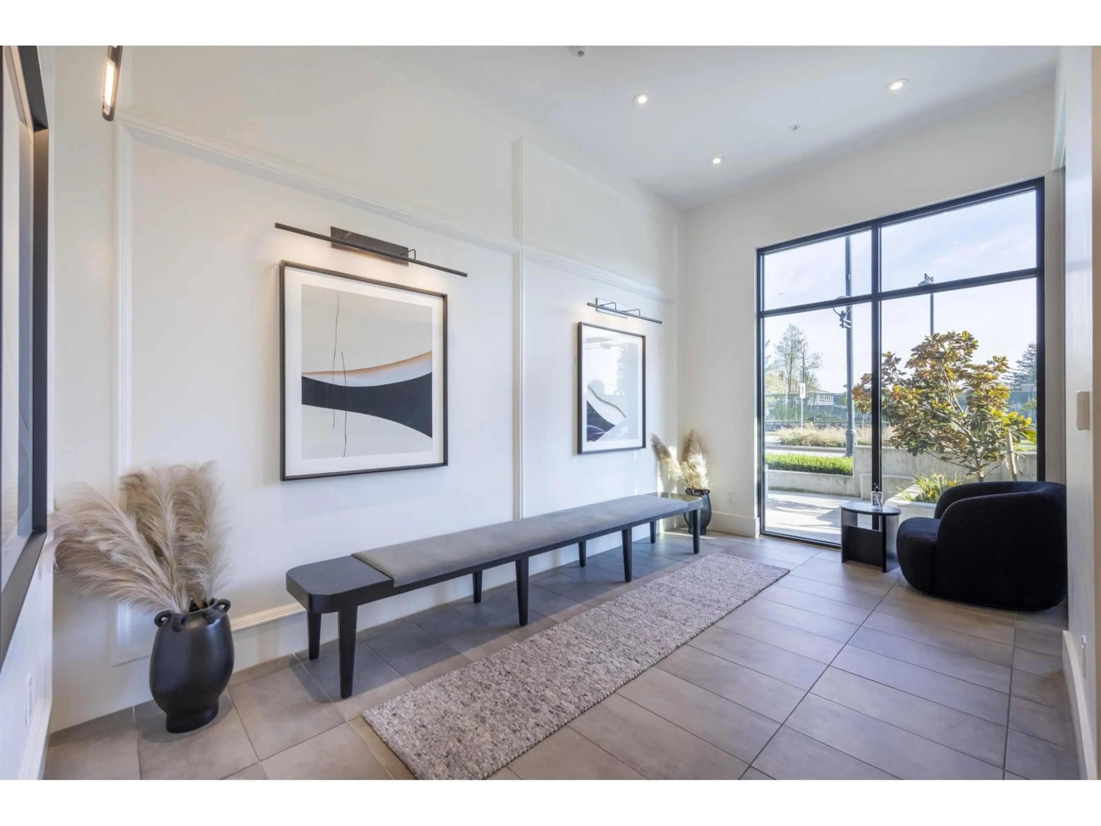 Indoor entryway for 405 - 13933 105 BOULEVARD, Surrey British Columbia V3T0R6