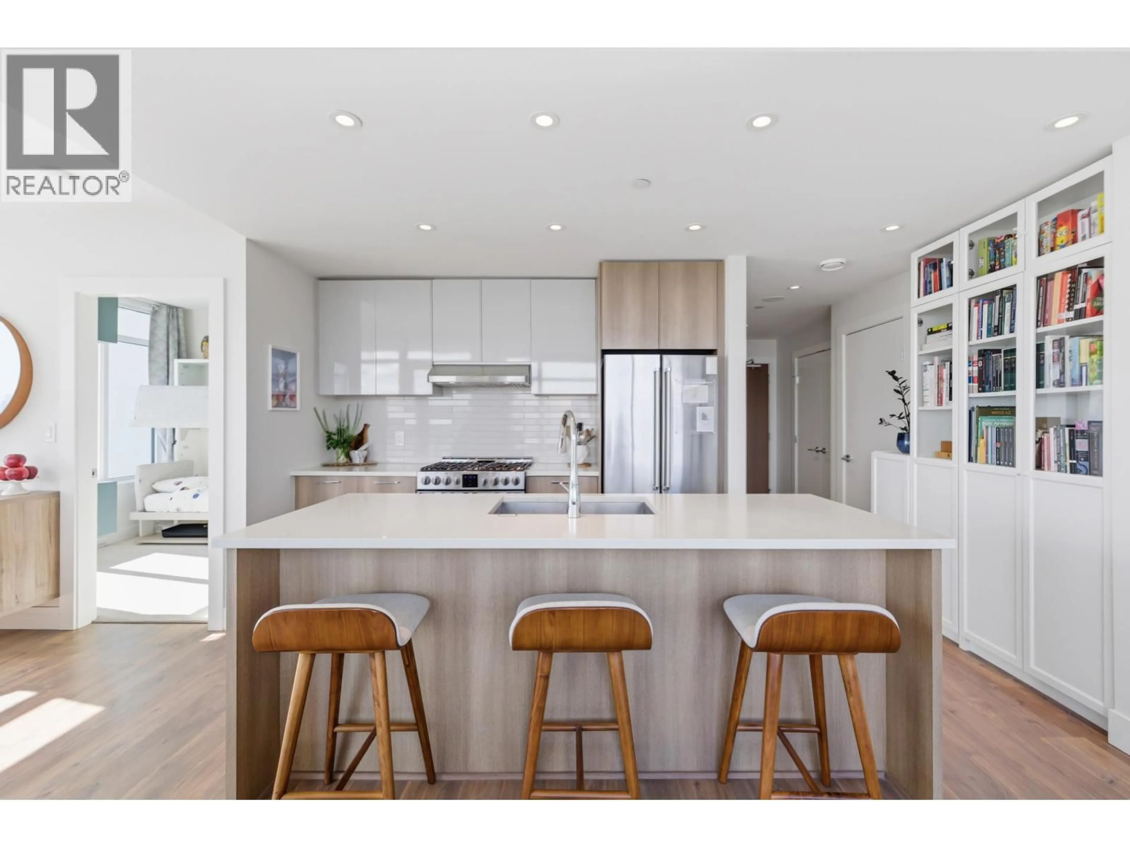 Contemporary kitchen, unknown for 1508 - 258 NELSON'S COURT, New Westminster British Columbia V3L0J9