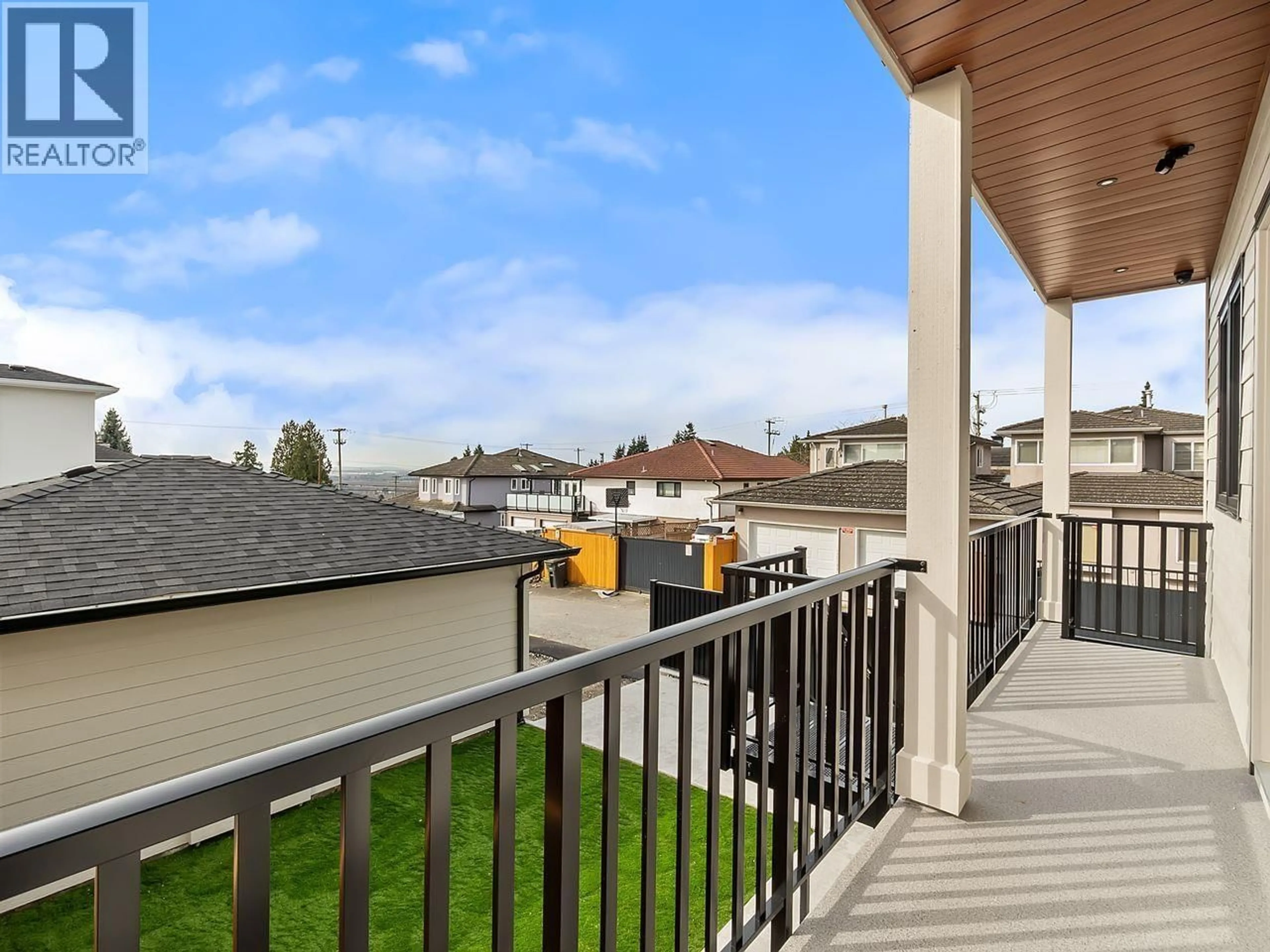 Patio, unknown for 3 - 4432 IRMIN STREET, Burnaby British Columbia V5J1X7